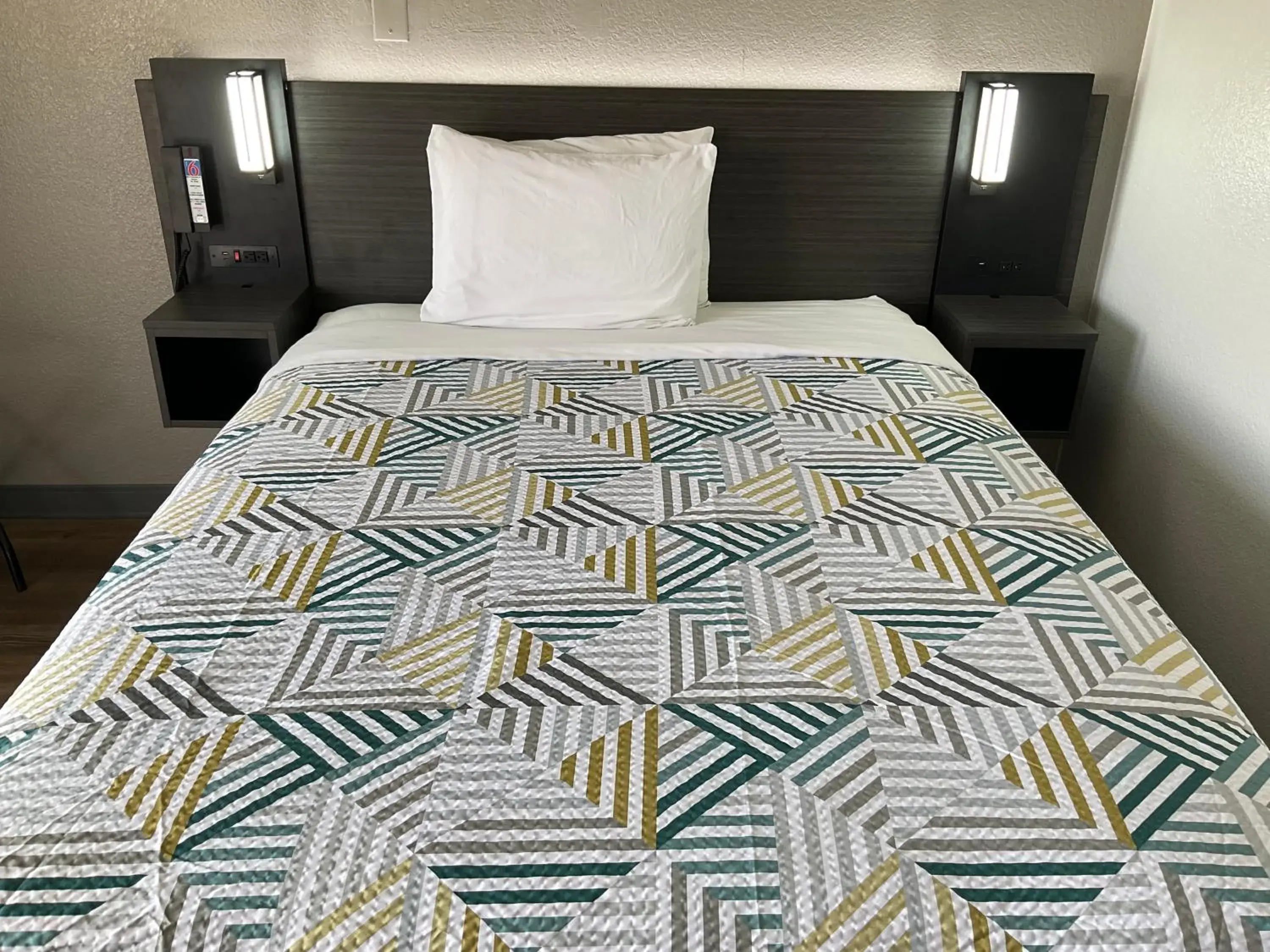 Queen Room - Non-Smoking in Motel 6-Odessa, TX Queen Room - Non-Smoking in Motel 6-Odessa, TX