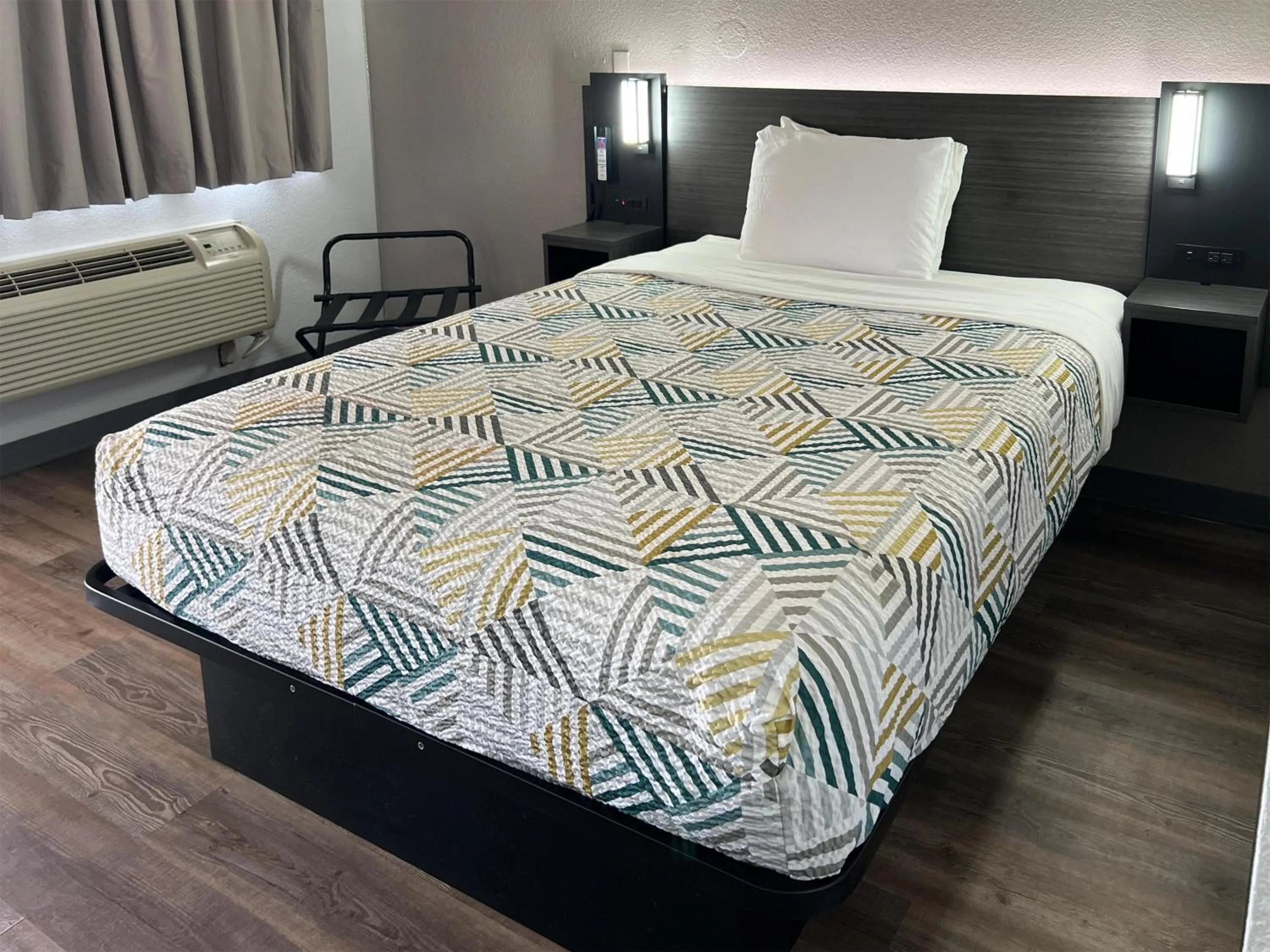 Bedroom, Bed in Motel 6-Odessa, TX