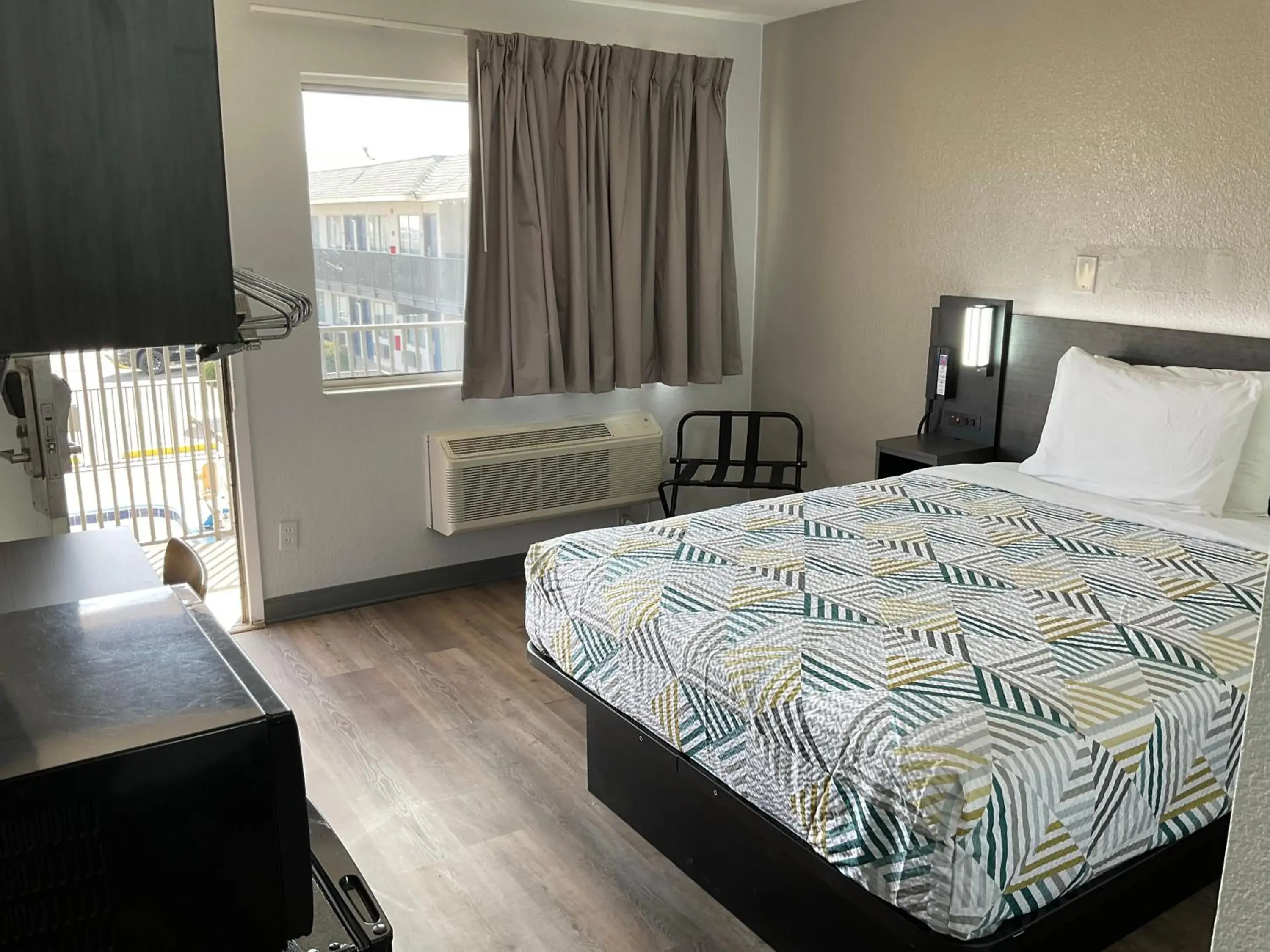 Queen Room - Disability Access - Non-Smoking in Motel 6-Odessa, TX Queen Room - Disability Access - Non-Smoking in Motel 6-Odessa, TX