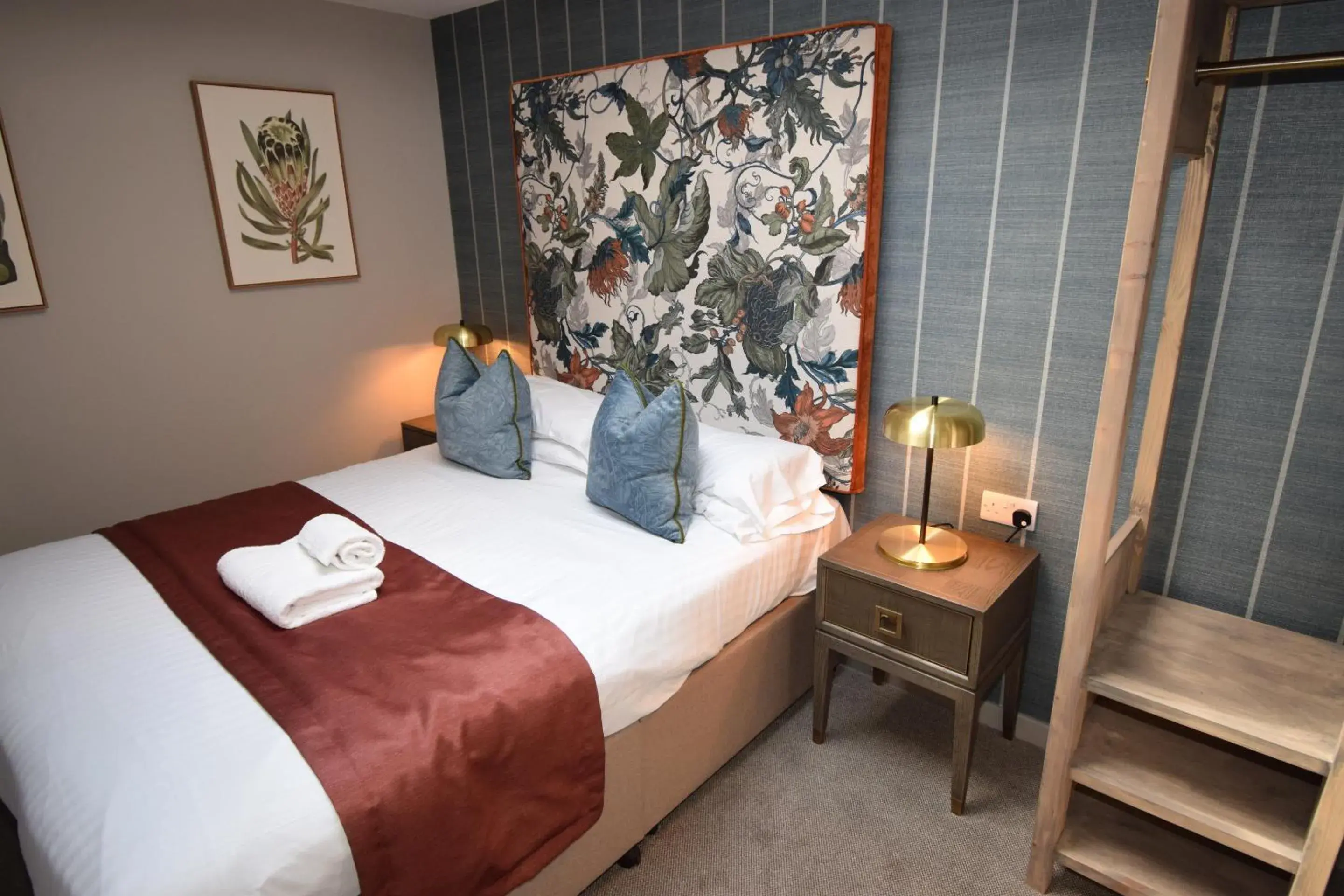 Bedroom, Bed in Elphinstone Hotel Bedroom, Bed in Elphinstone Hotel