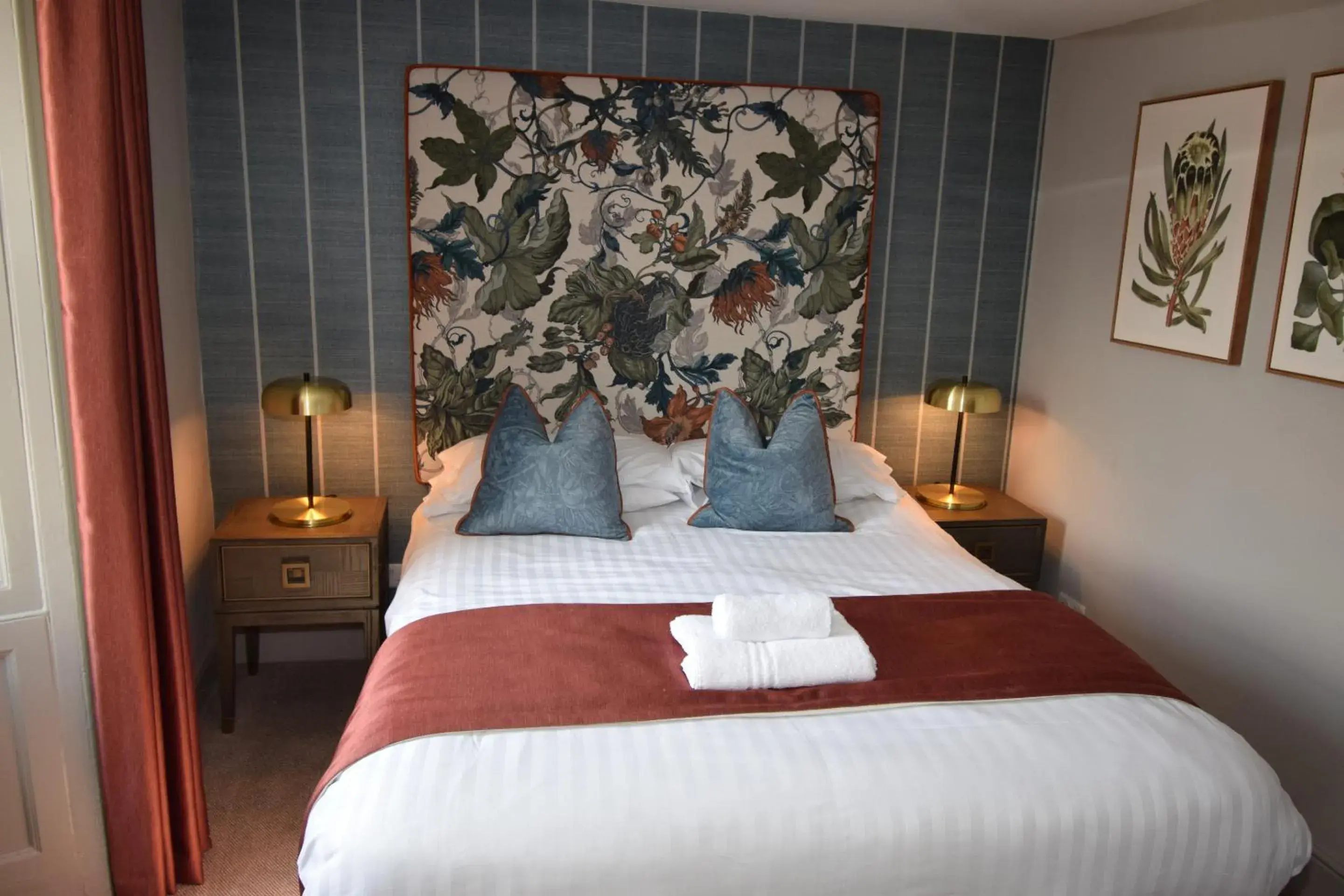 Bedroom, Bed in Elphinstone Hotel Bedroom, Bed in Elphinstone Hotel