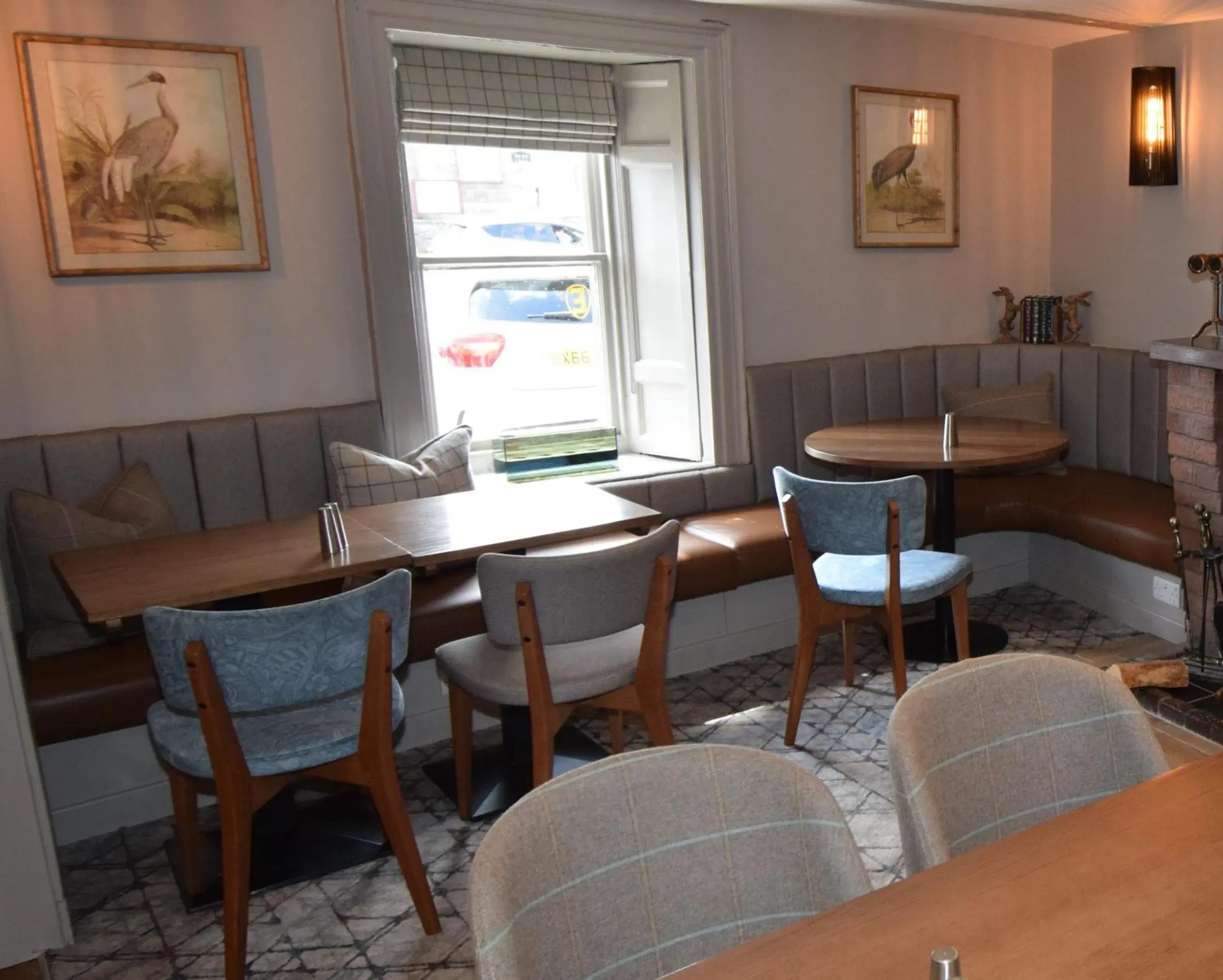 Lounge or bar in Elphinstone Hotel Lounge or bar in Elphinstone Hotel