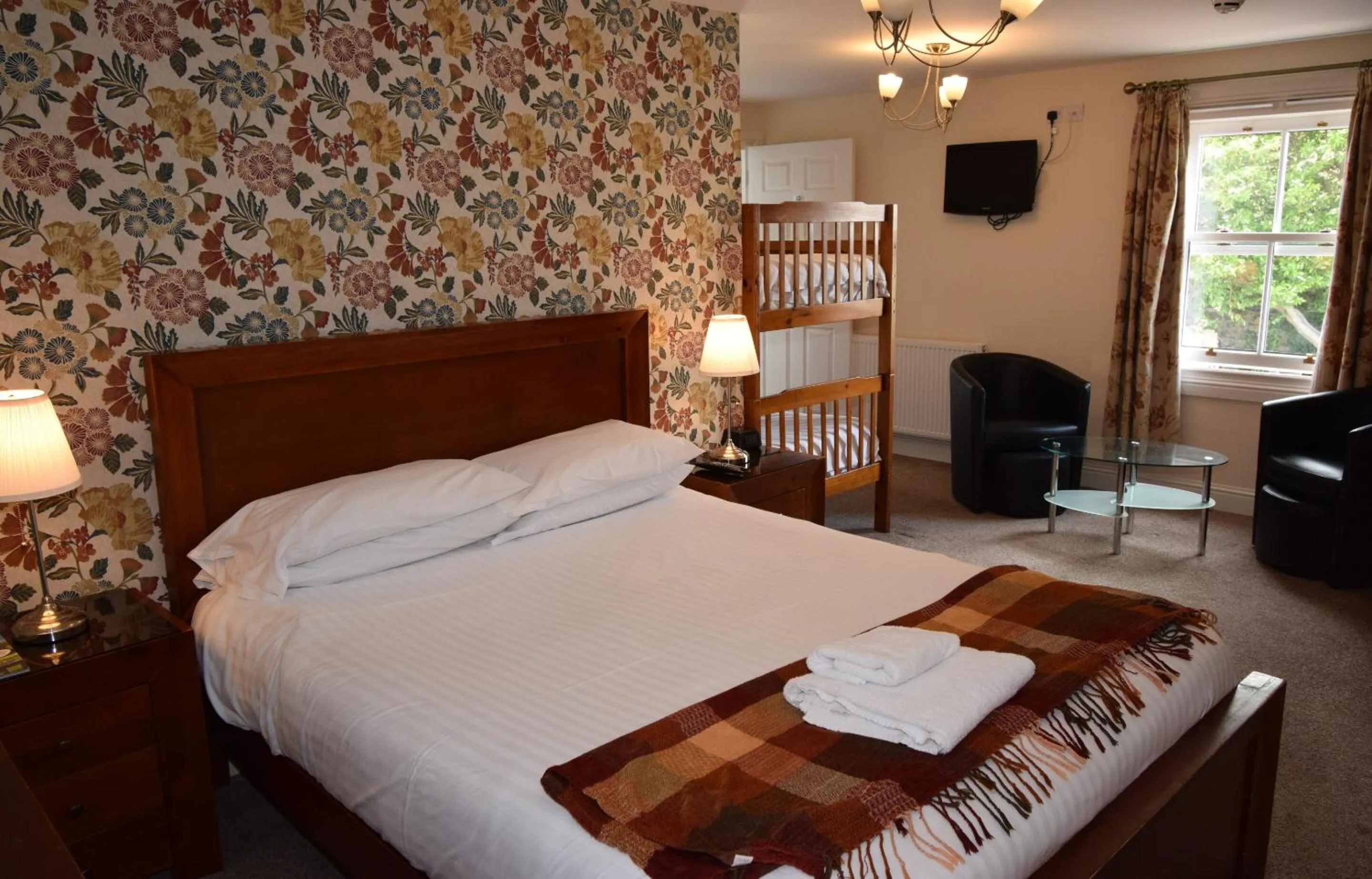 Bedroom, Bed in Elphinstone Hotel