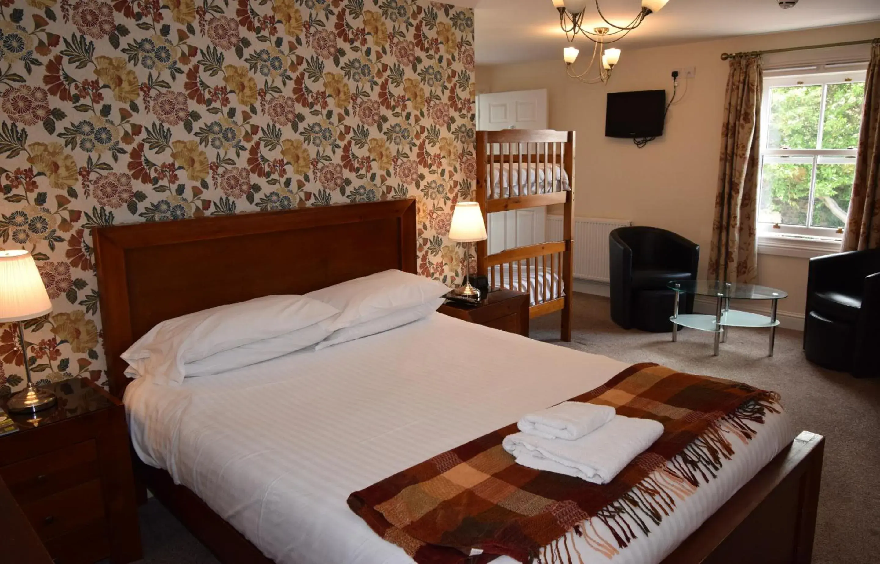 Bedroom, Bed in Elphinstone Hotel Bedroom, Bed in Elphinstone Hotel