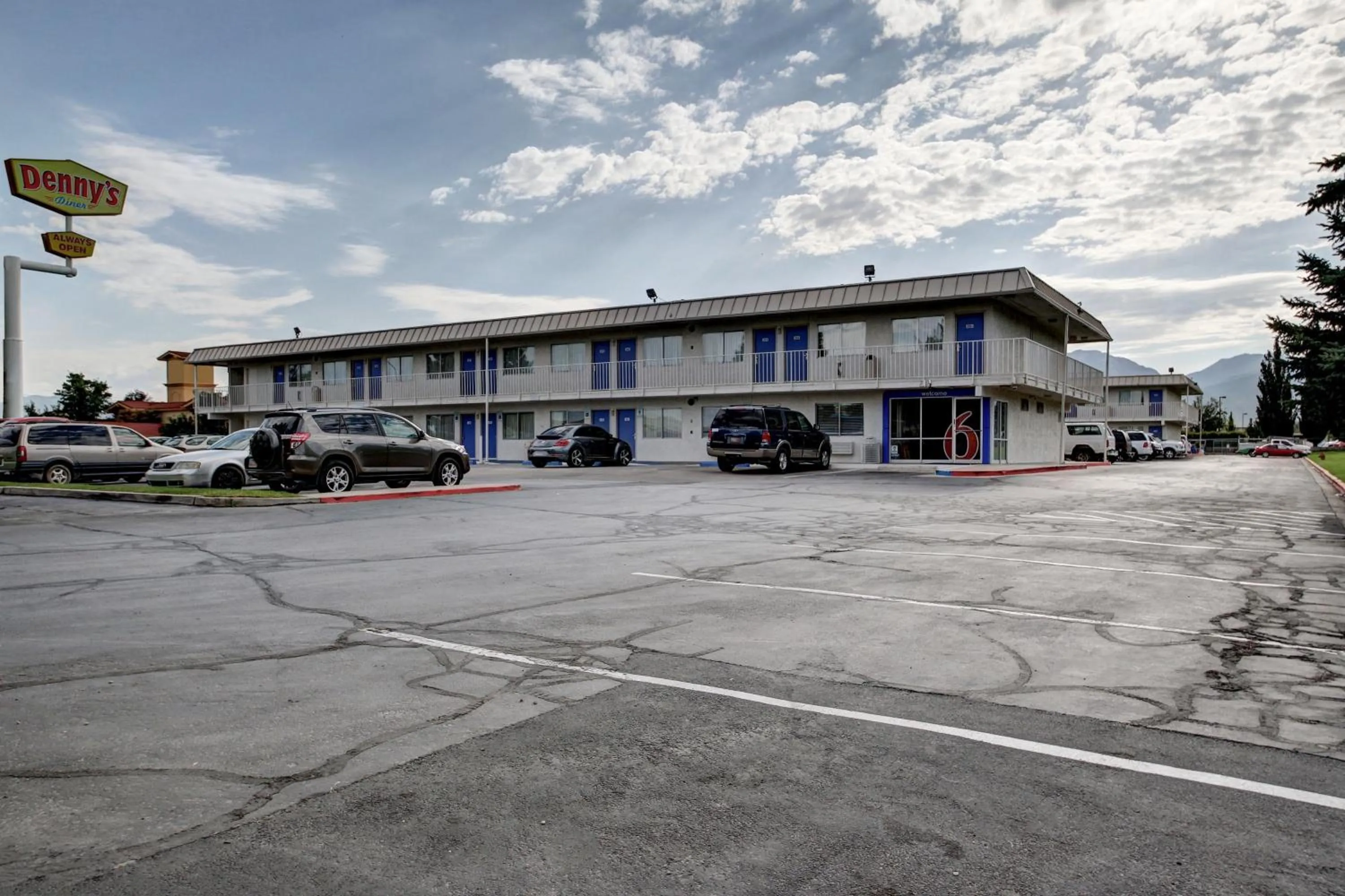 Property building in Econo Lodge Midvale