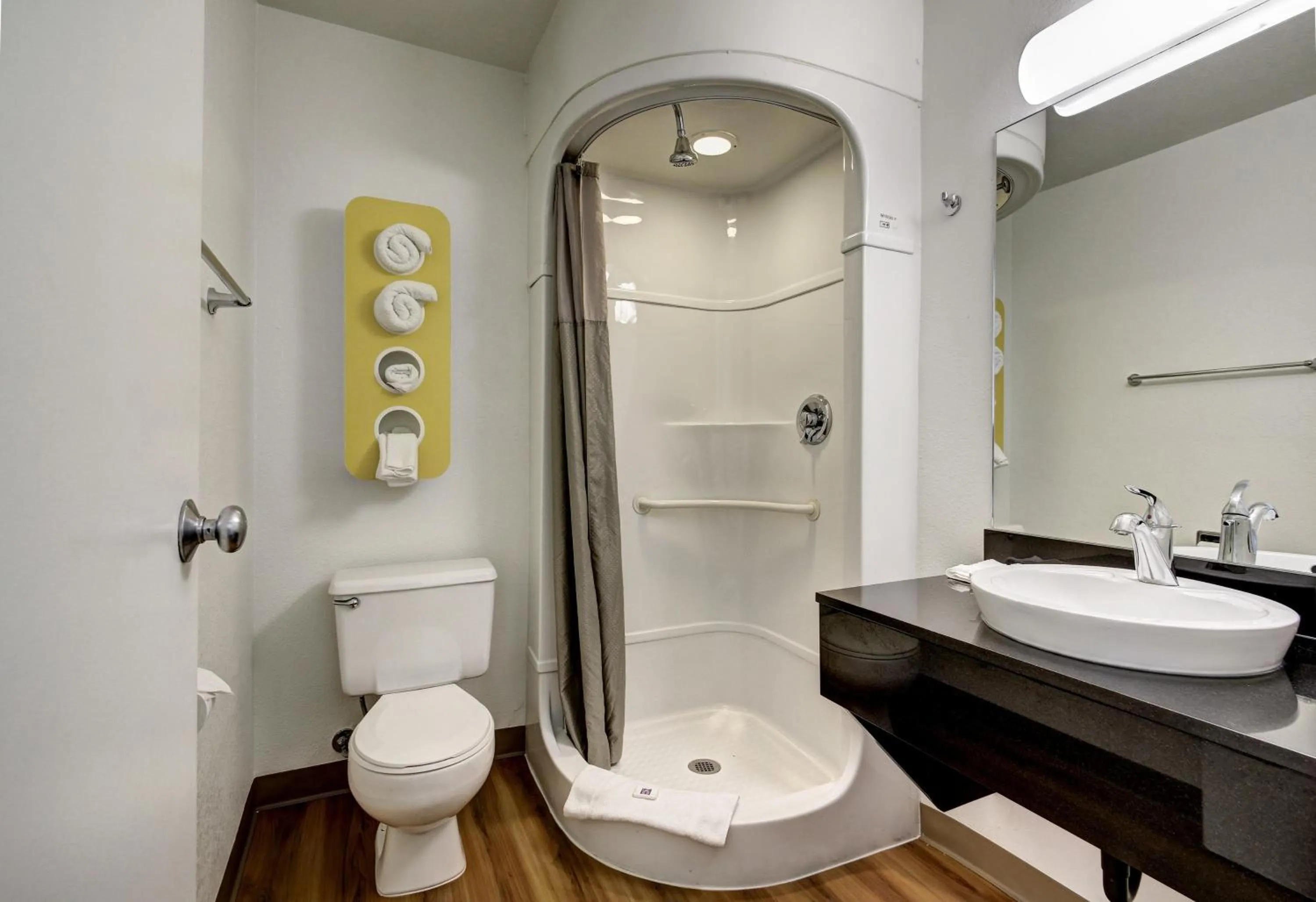 Bathroom in Econo Lodge Midvale