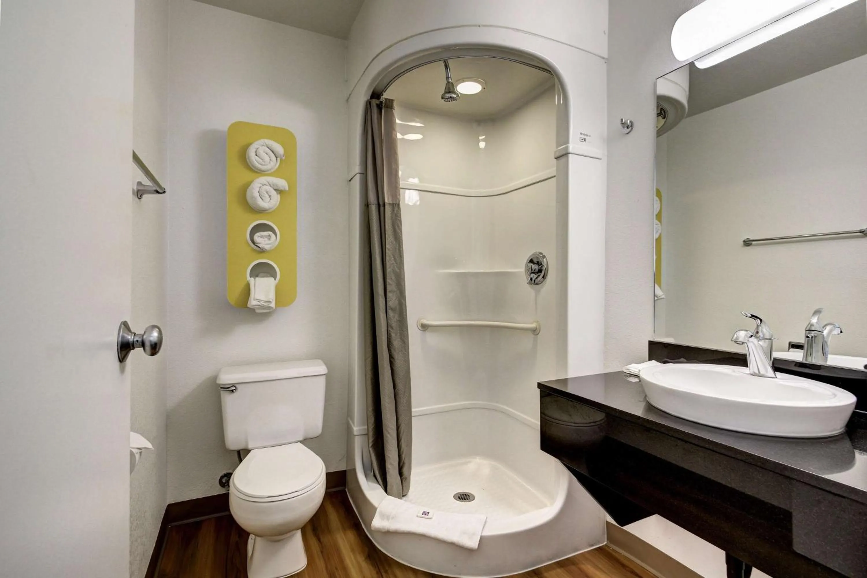 Bathroom in Econo Lodge Midvale