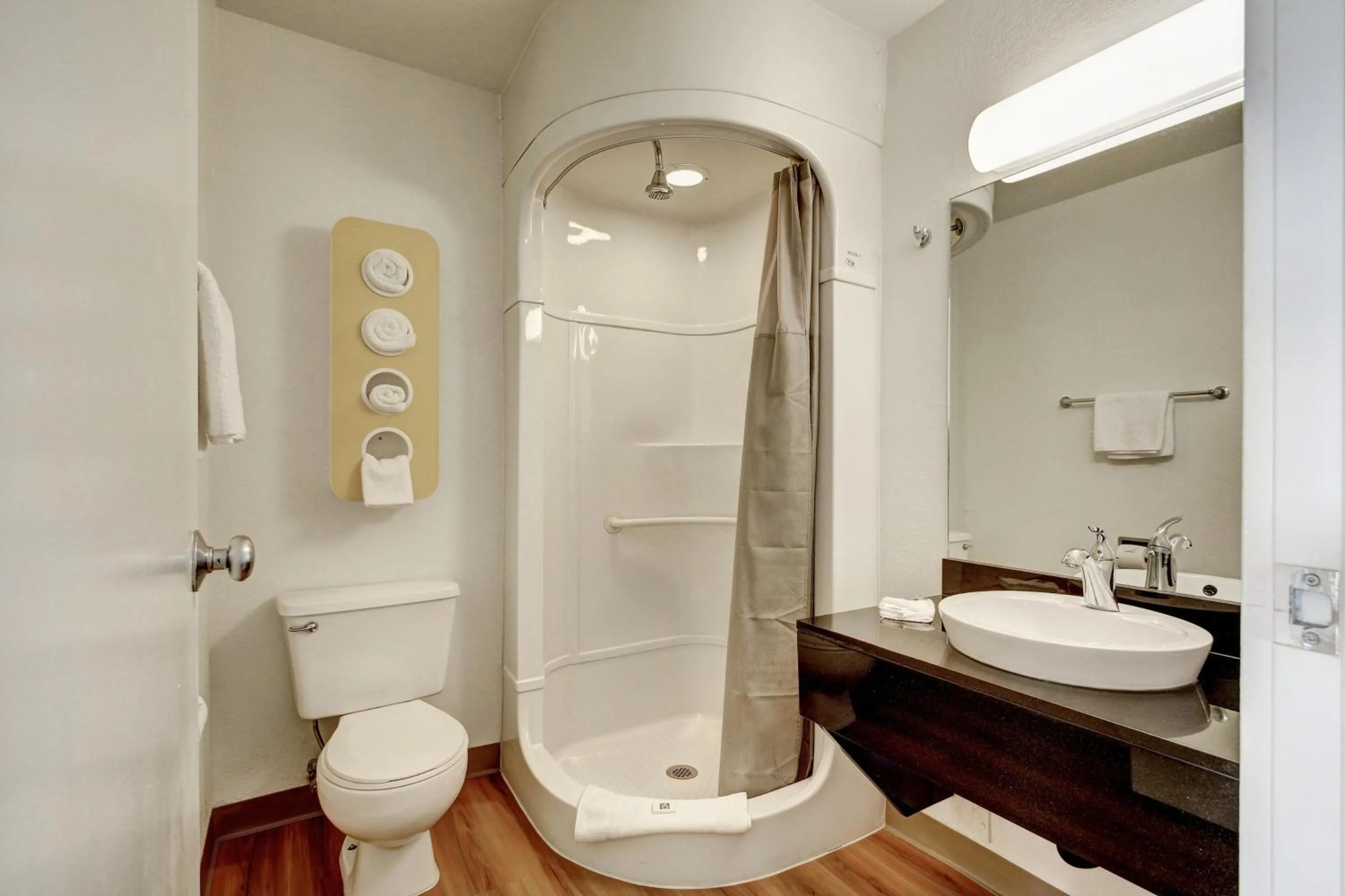 Bathroom in Econo Lodge Midvale