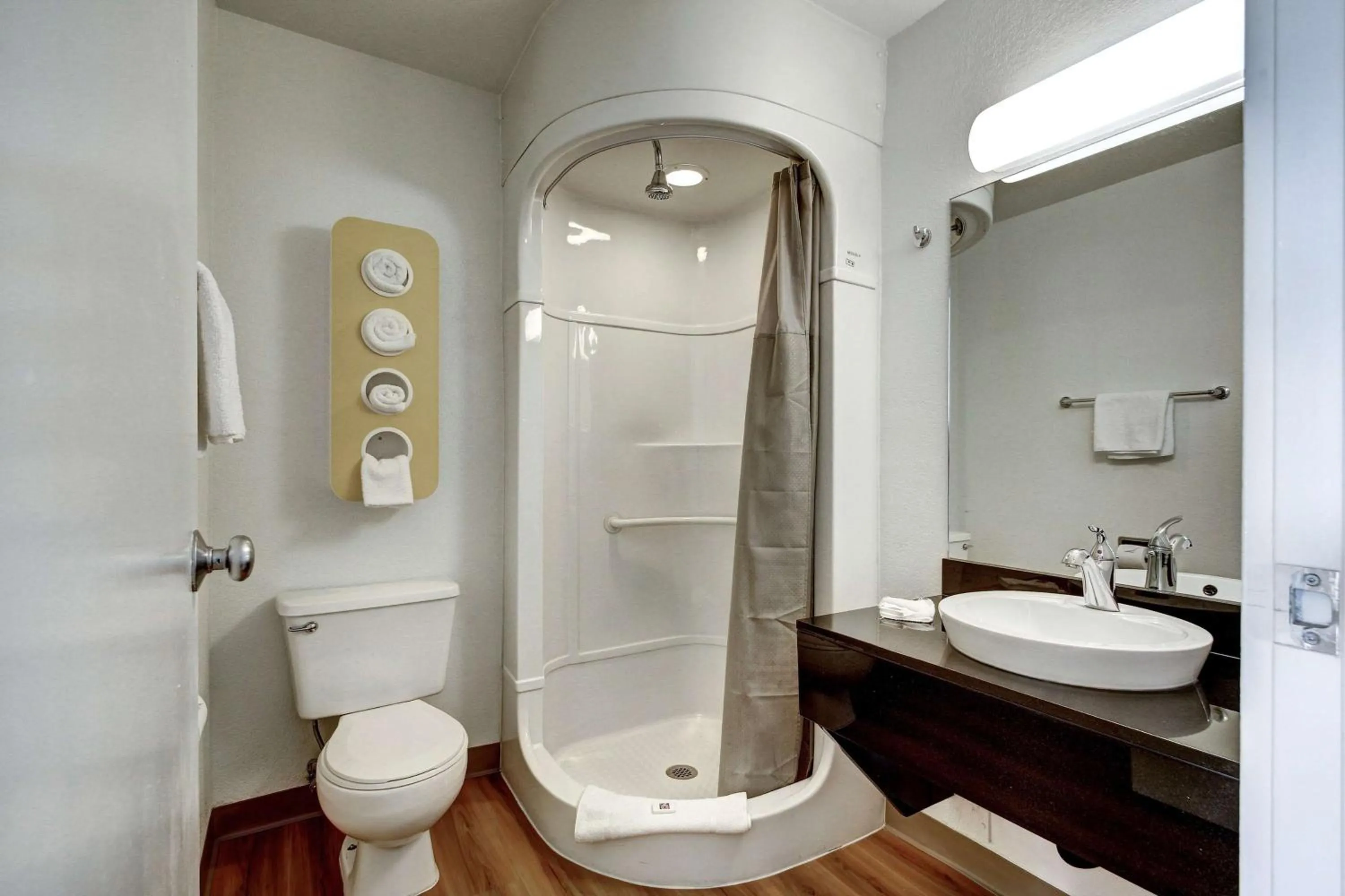 Bathroom in Econo Lodge Midvale