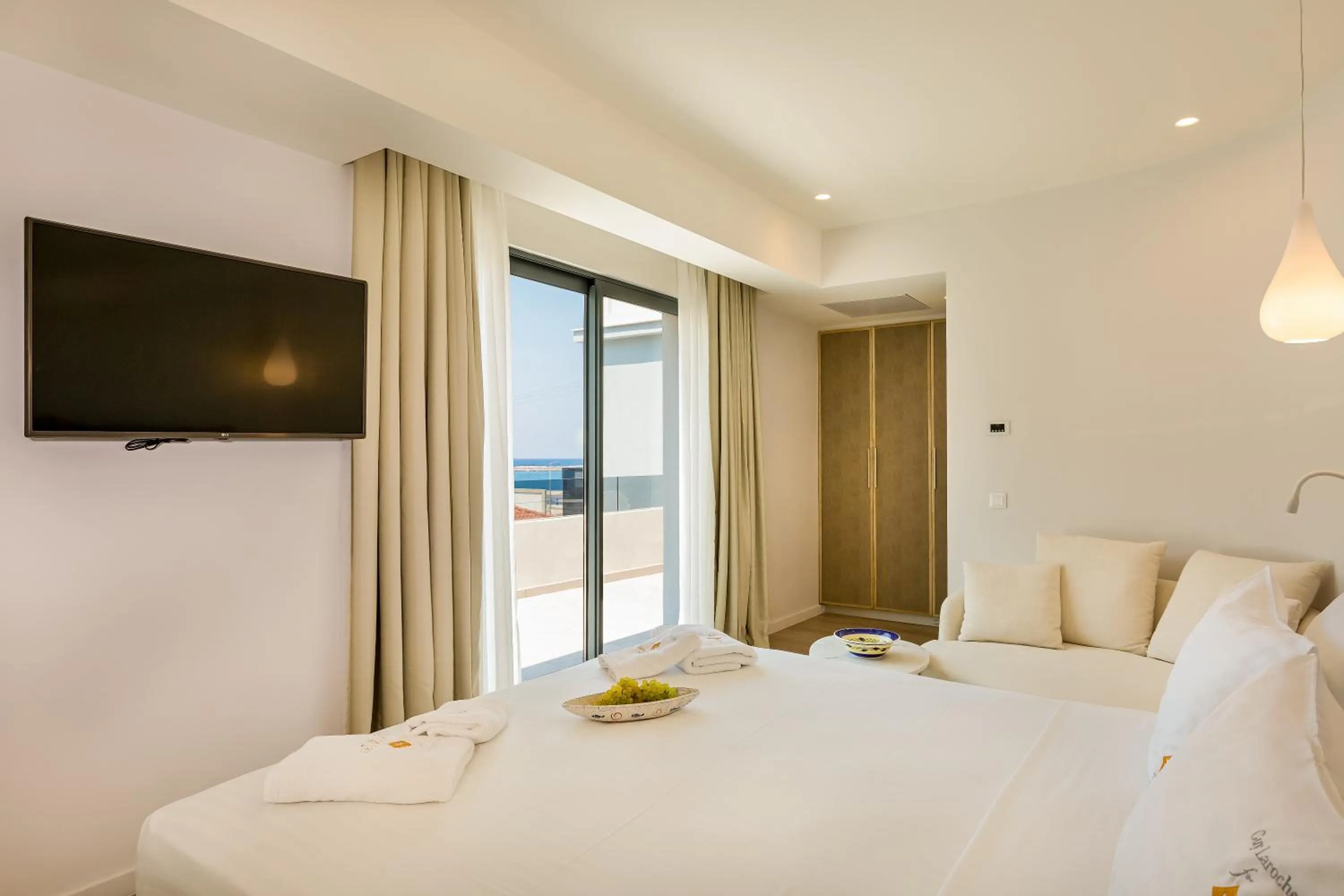 TV and multimedia, Bed in Samian Mare Hotel, Suites & Spa