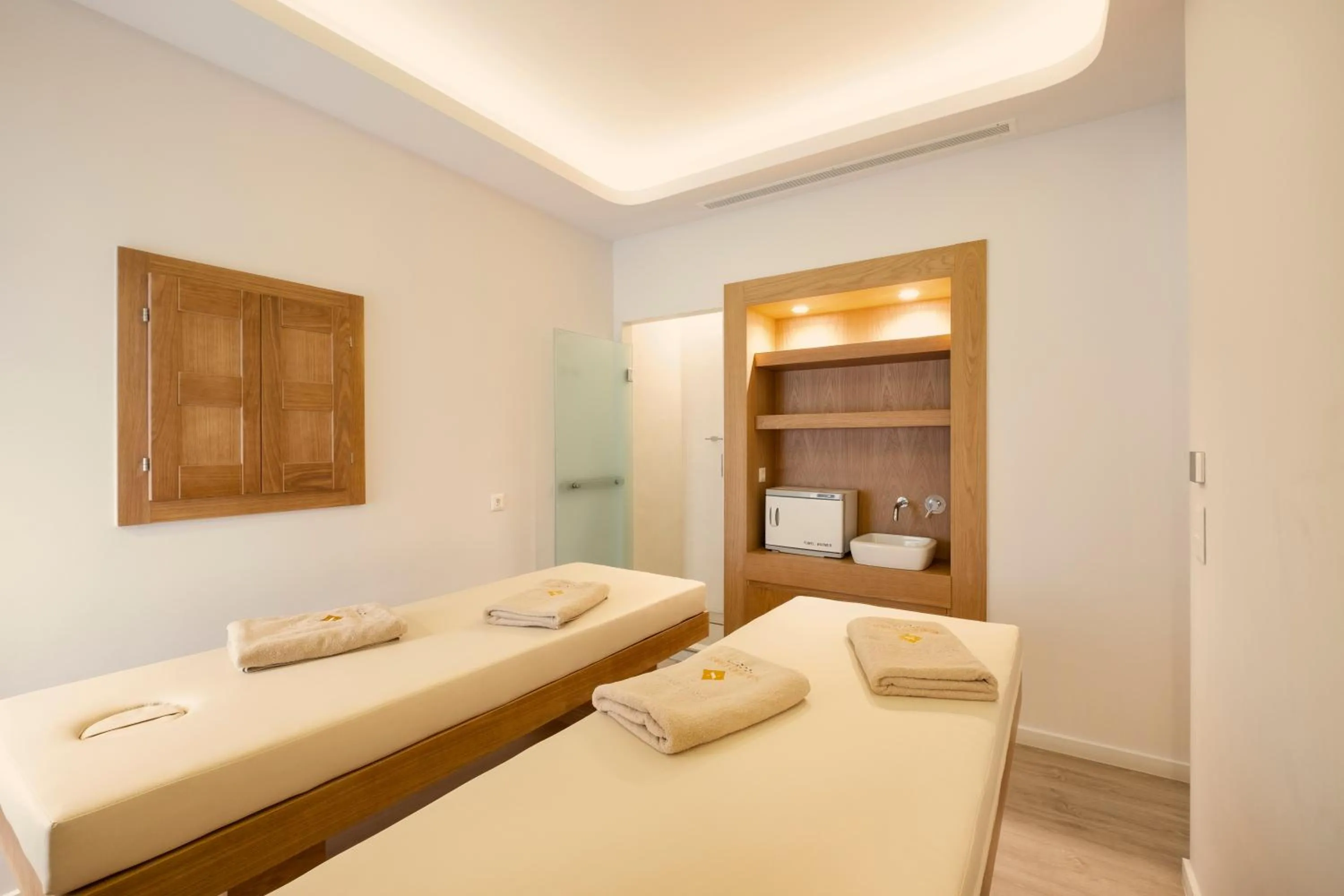 Massage, Bed in Samian Mare Hotel, Suites & Spa