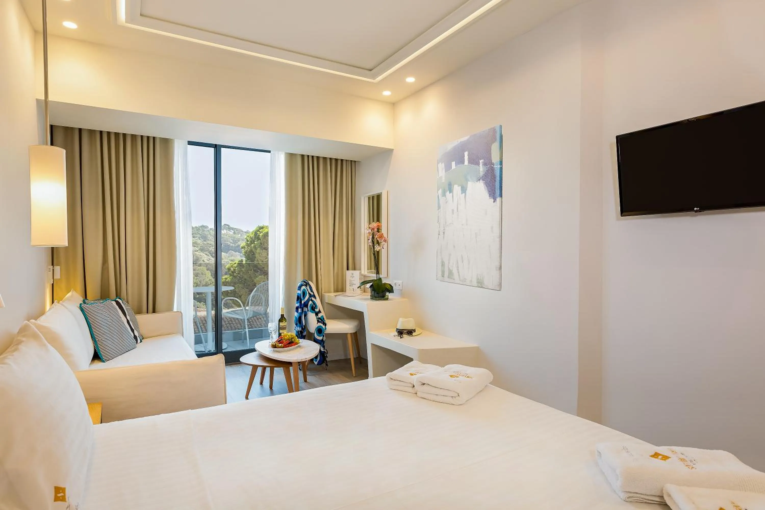 TV and multimedia, Bed in Samian Mare Hotel, Suites & Spa