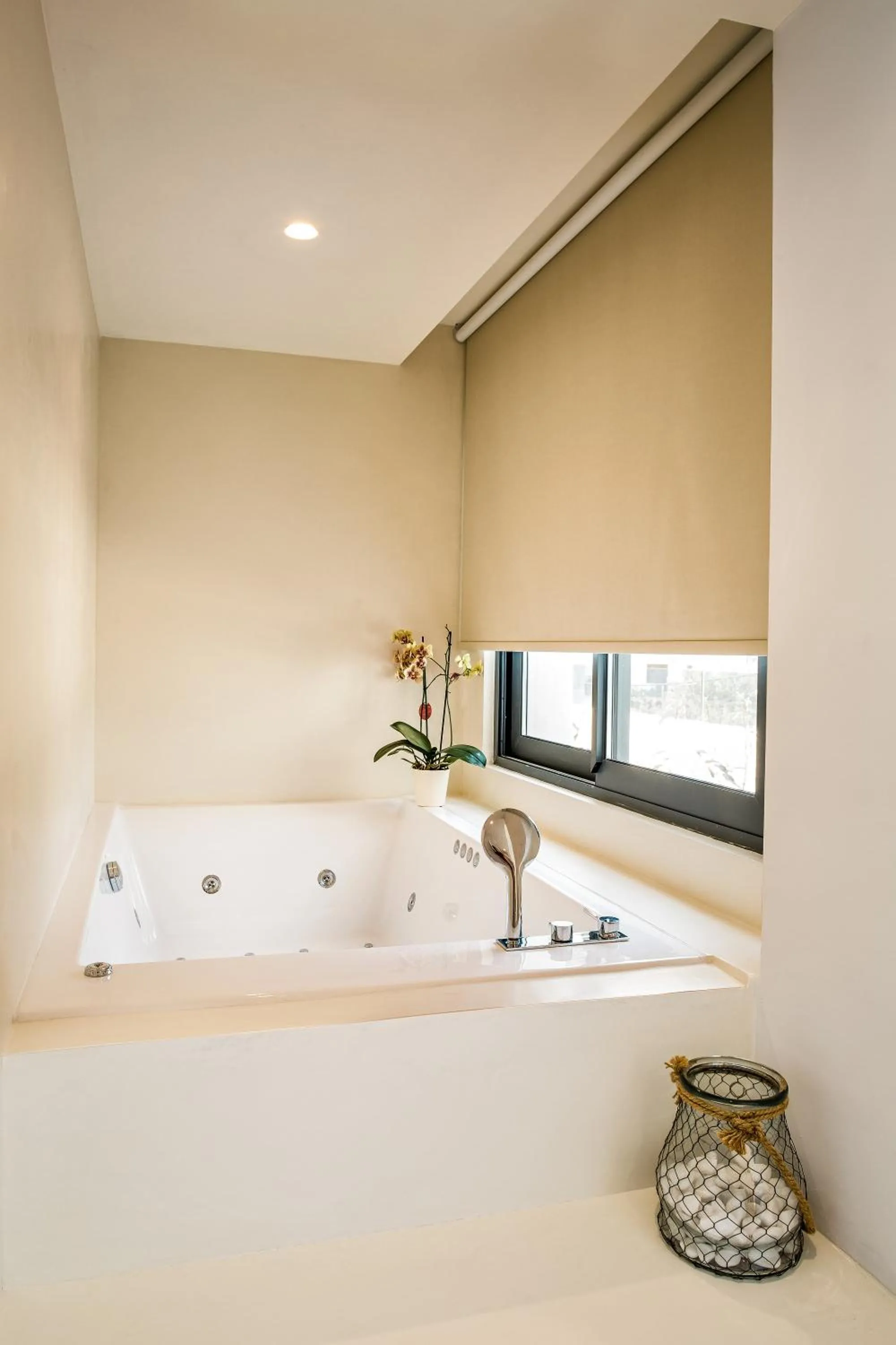 Hot Tub in Samian Mare Hotel, Suites & Spa