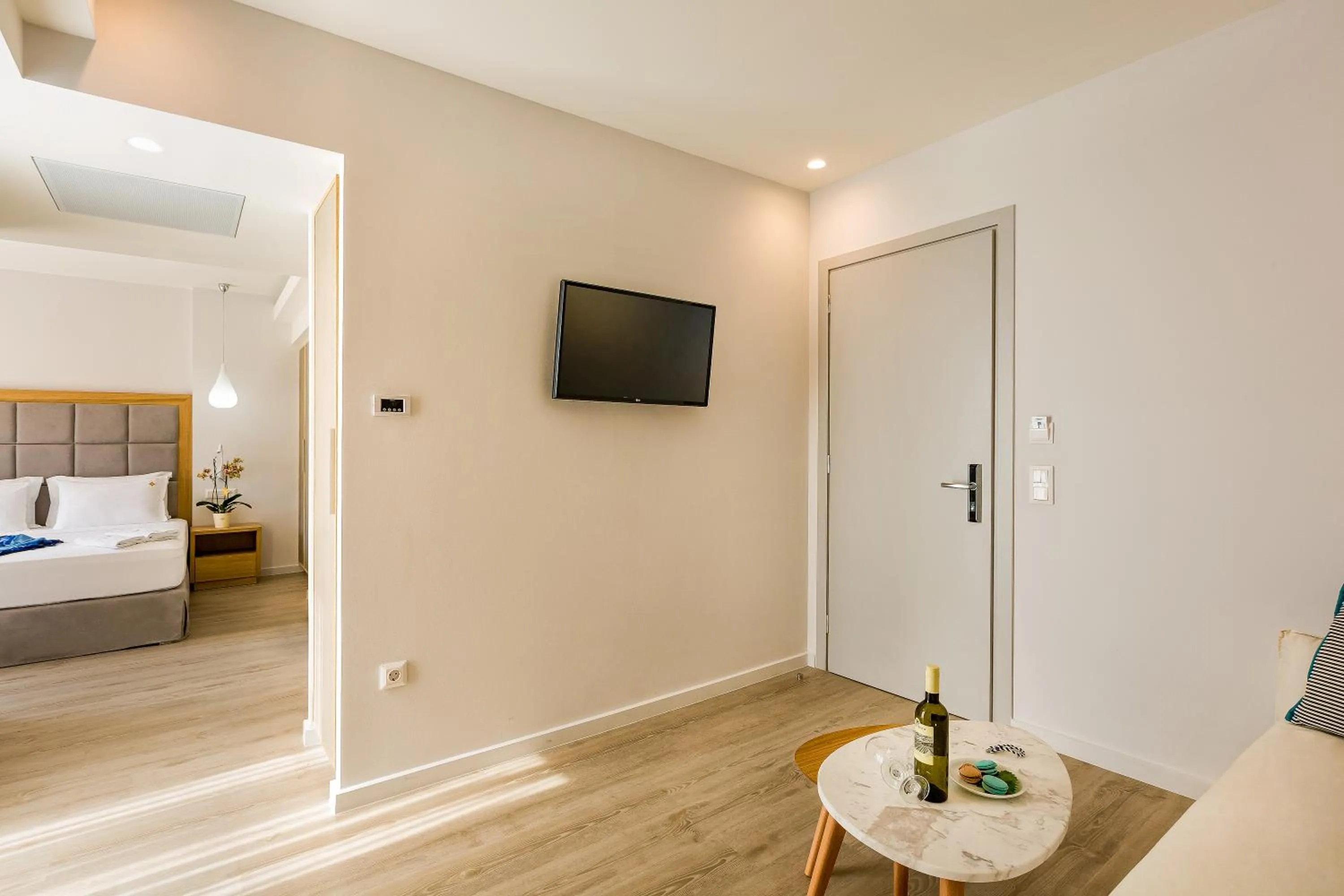 TV and multimedia, Bed in Samian Mare Hotel, Suites & Spa