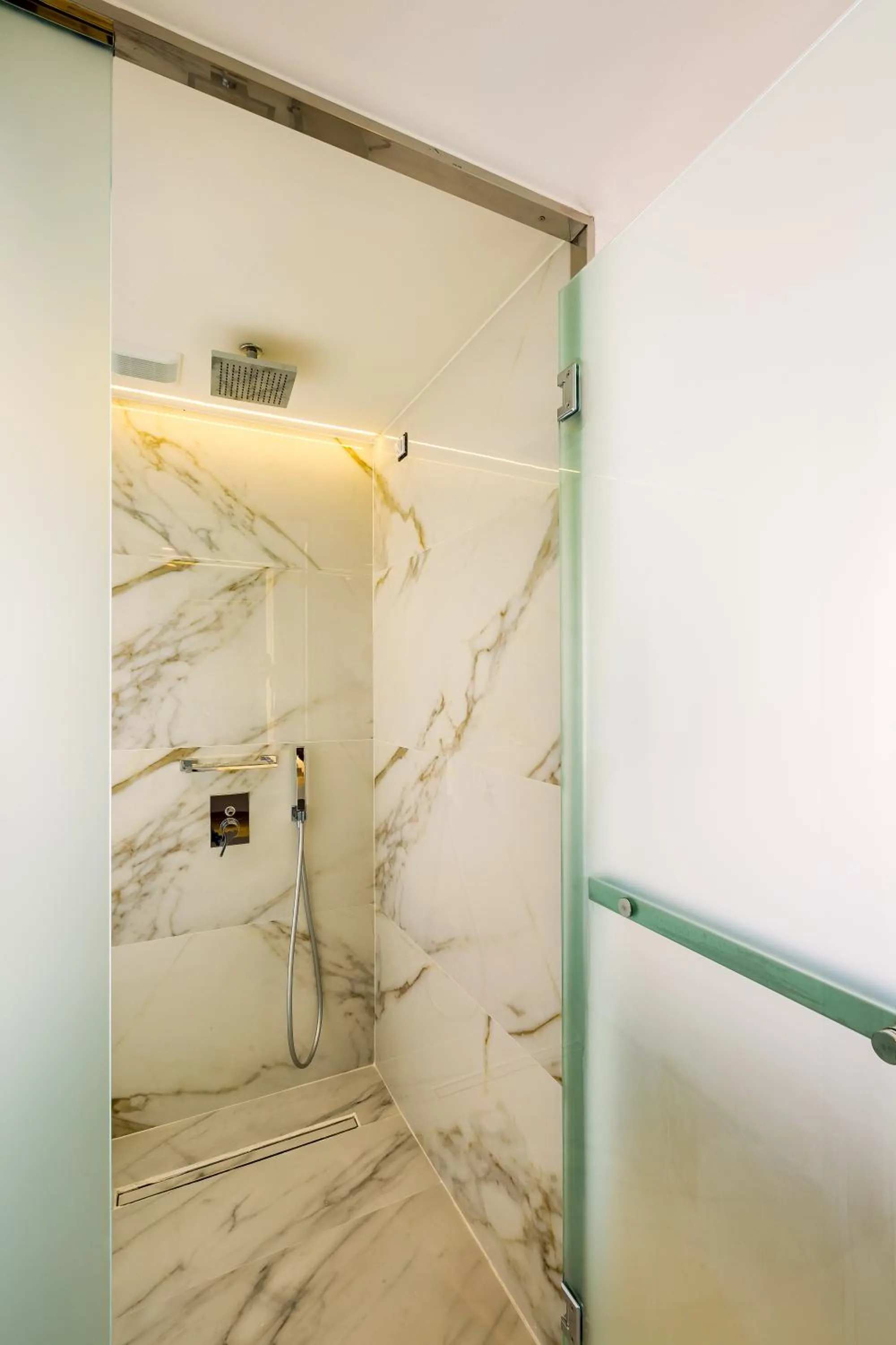 Shower in Samian Mare Hotel, Suites & Spa