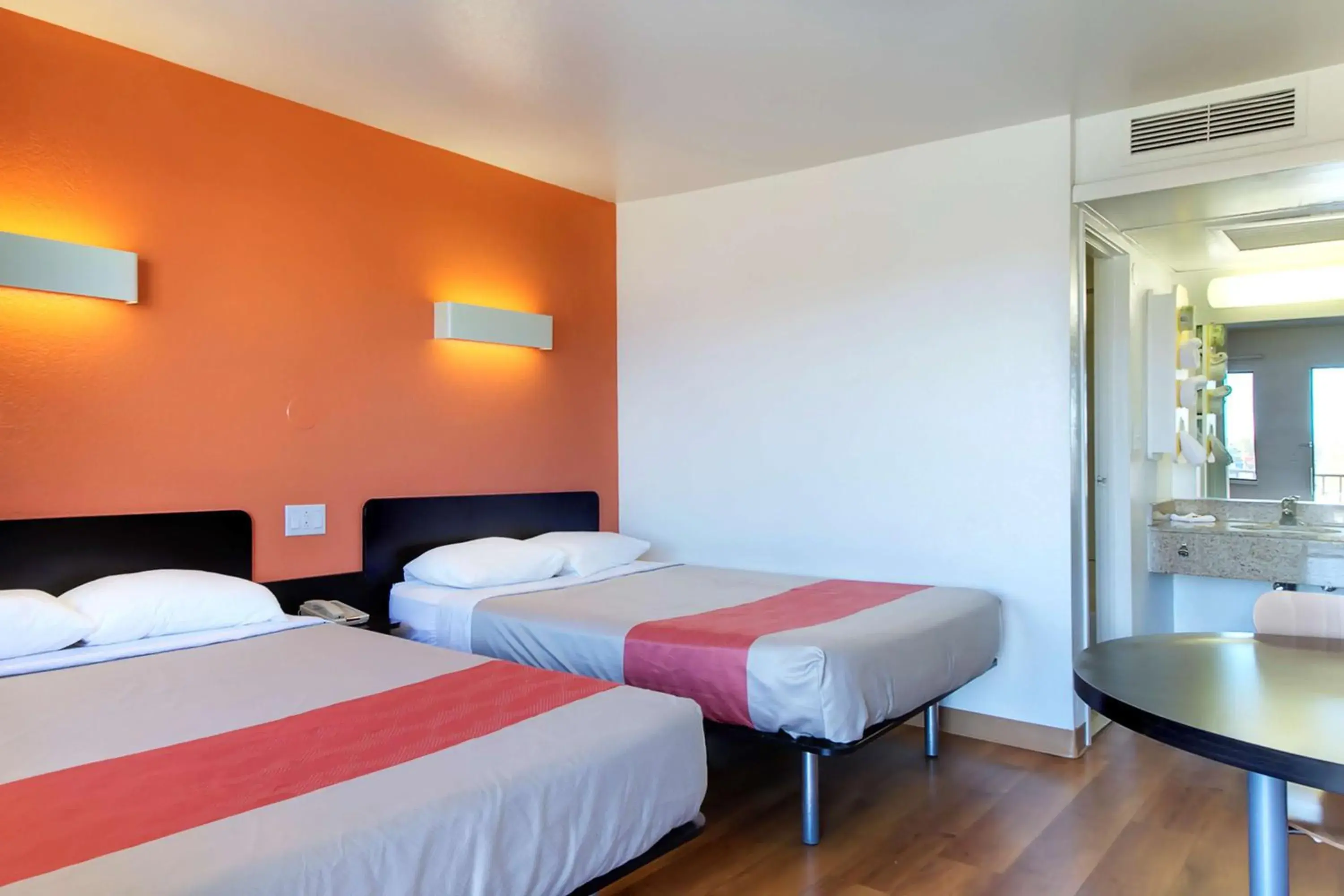 Photo of the whole room, Bed in Motel 6 Capitol Heights, MD - Washington Photo of the whole room, Bed in Motel 6 Capitol Heights, MD - Washington