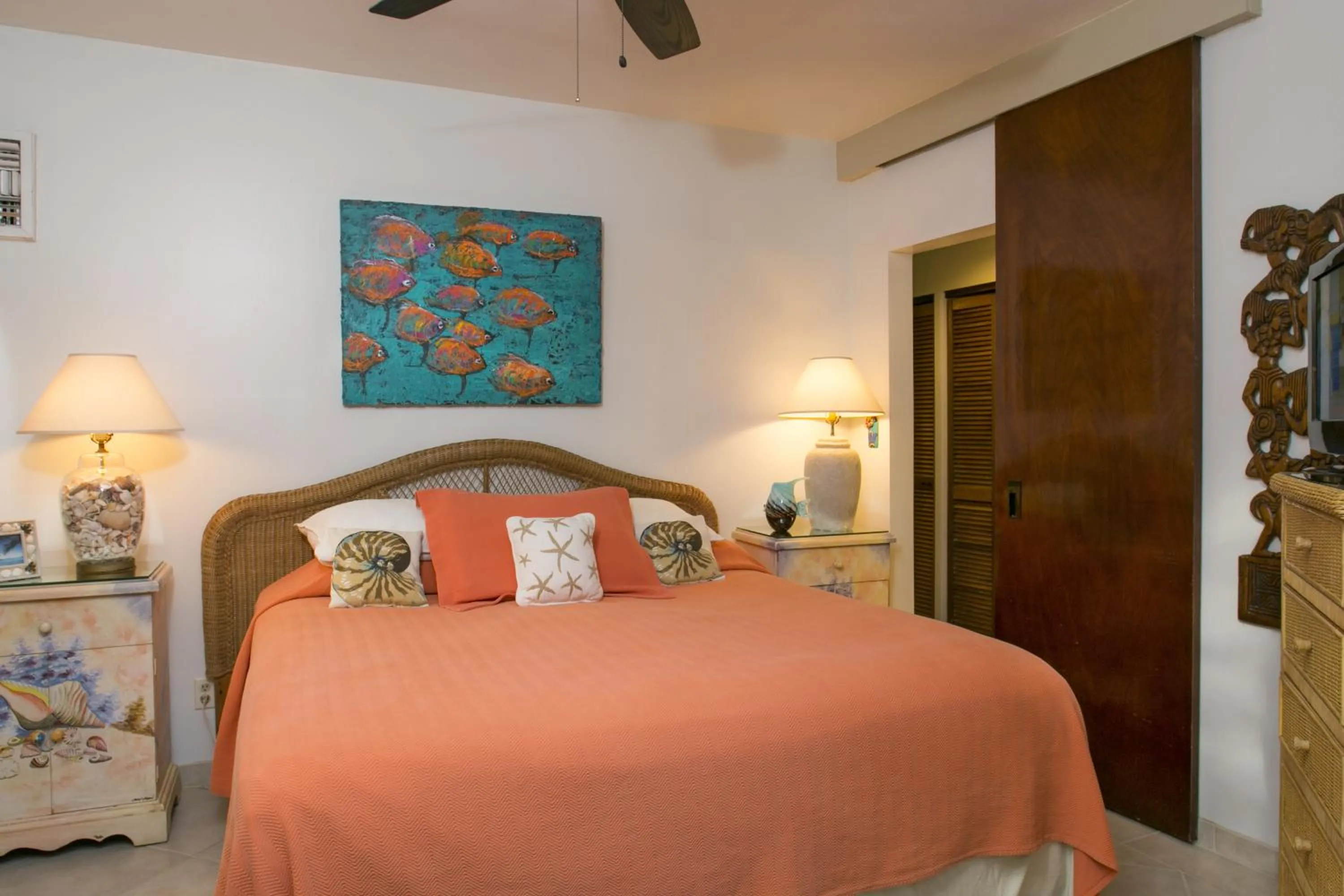 Bedroom, Bed in Gallows Point Resort