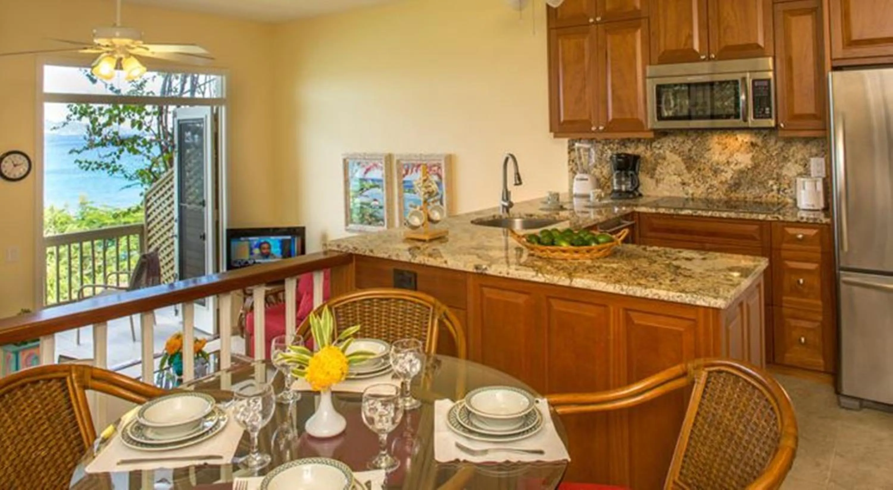 Kitchen or kitchenette in Gallows Point Resort
