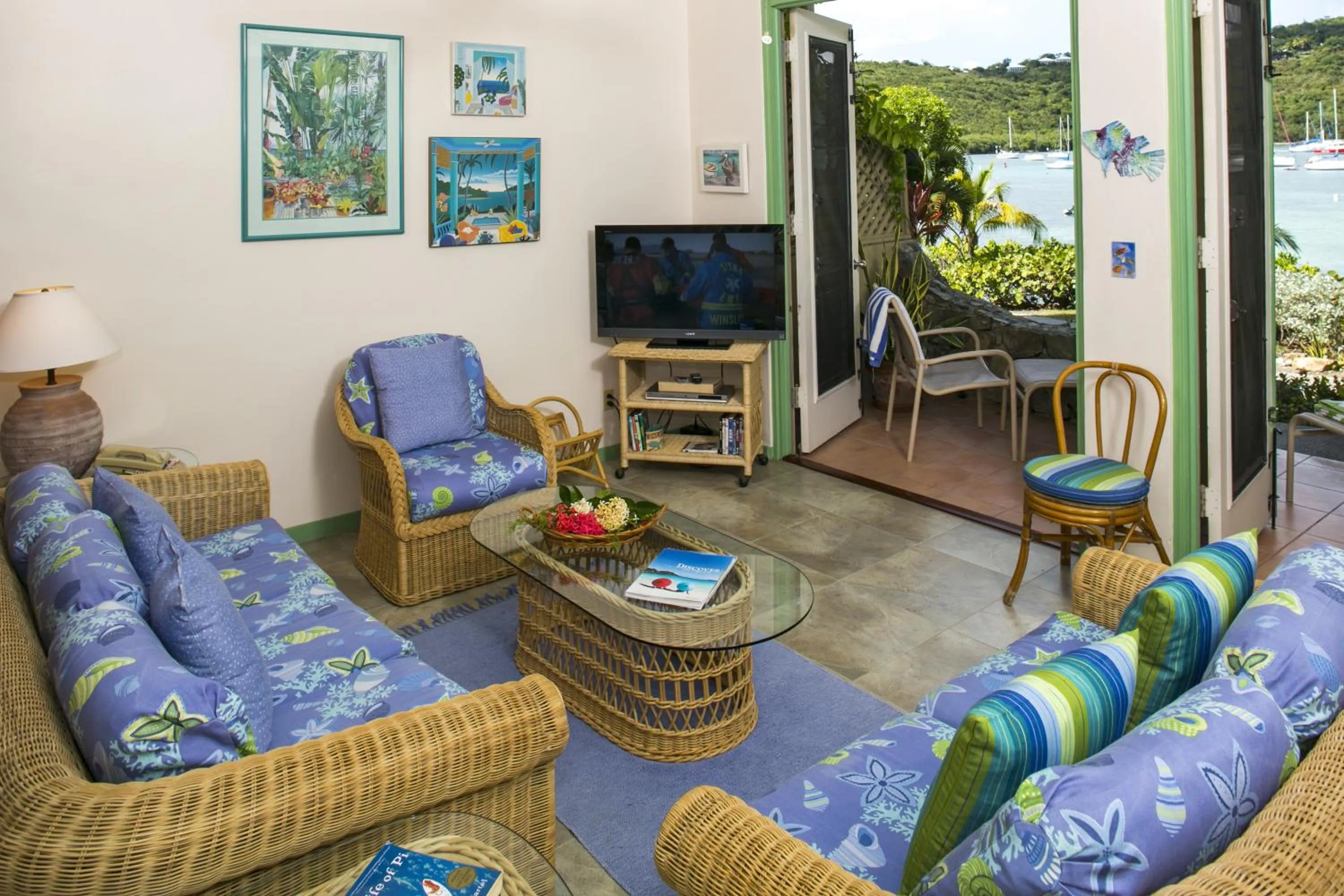 Communal lounge/ TV room in Gallows Point Resort