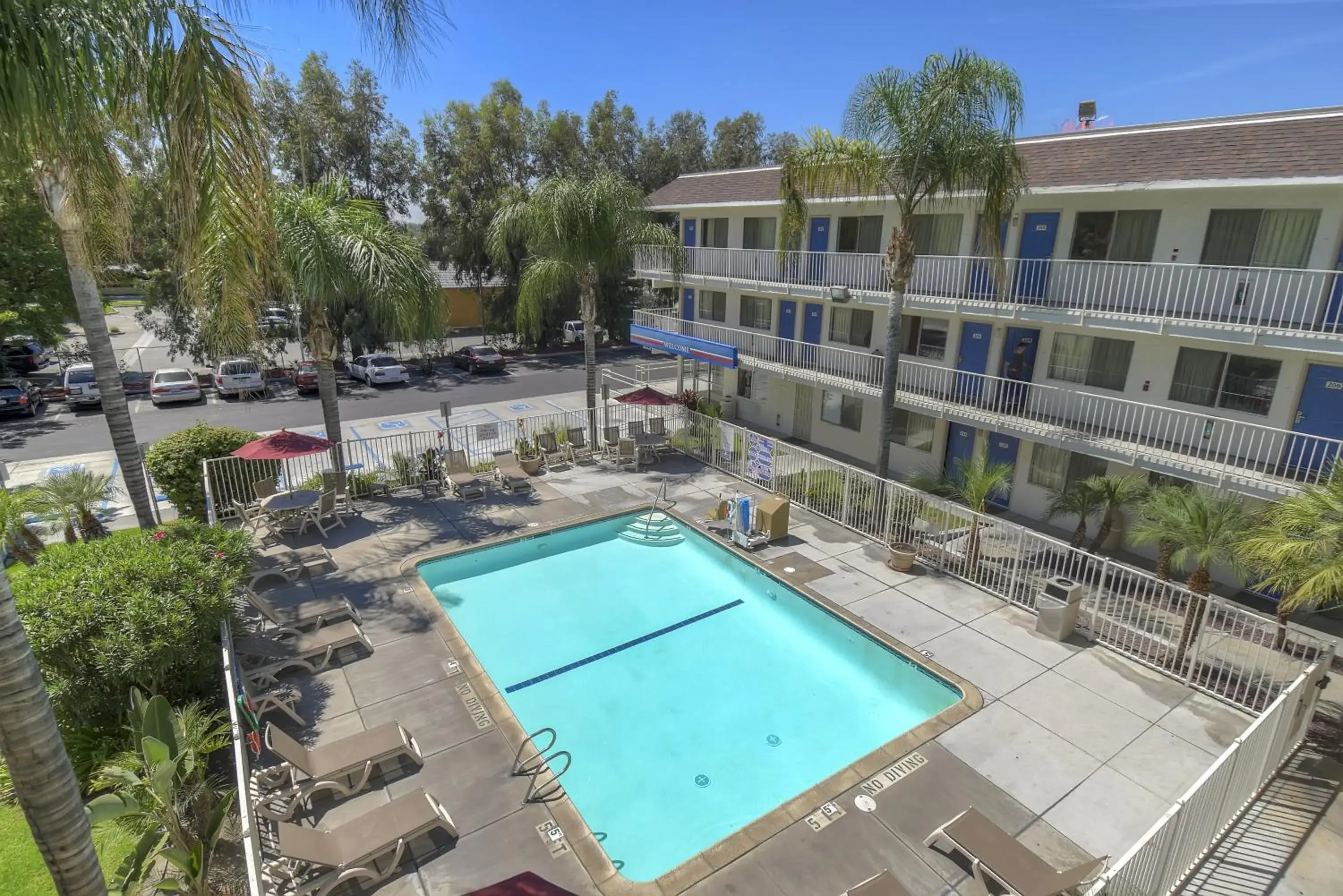 Facade/entrance, Pool View in Motel 6 San Bernardino, CA - North