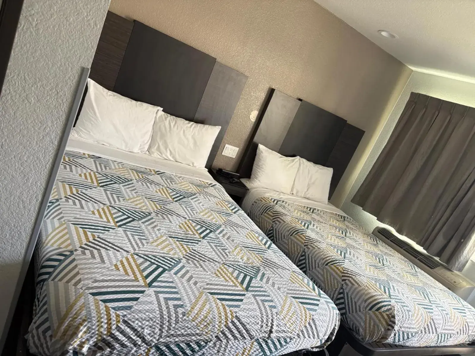 Quadruple Room - single occupancy - Smoking in Motel 6-San Bernardino, CA - North Quadruple Room - single occupancy - Smoking in Motel 6-San Bernardino, CA - North