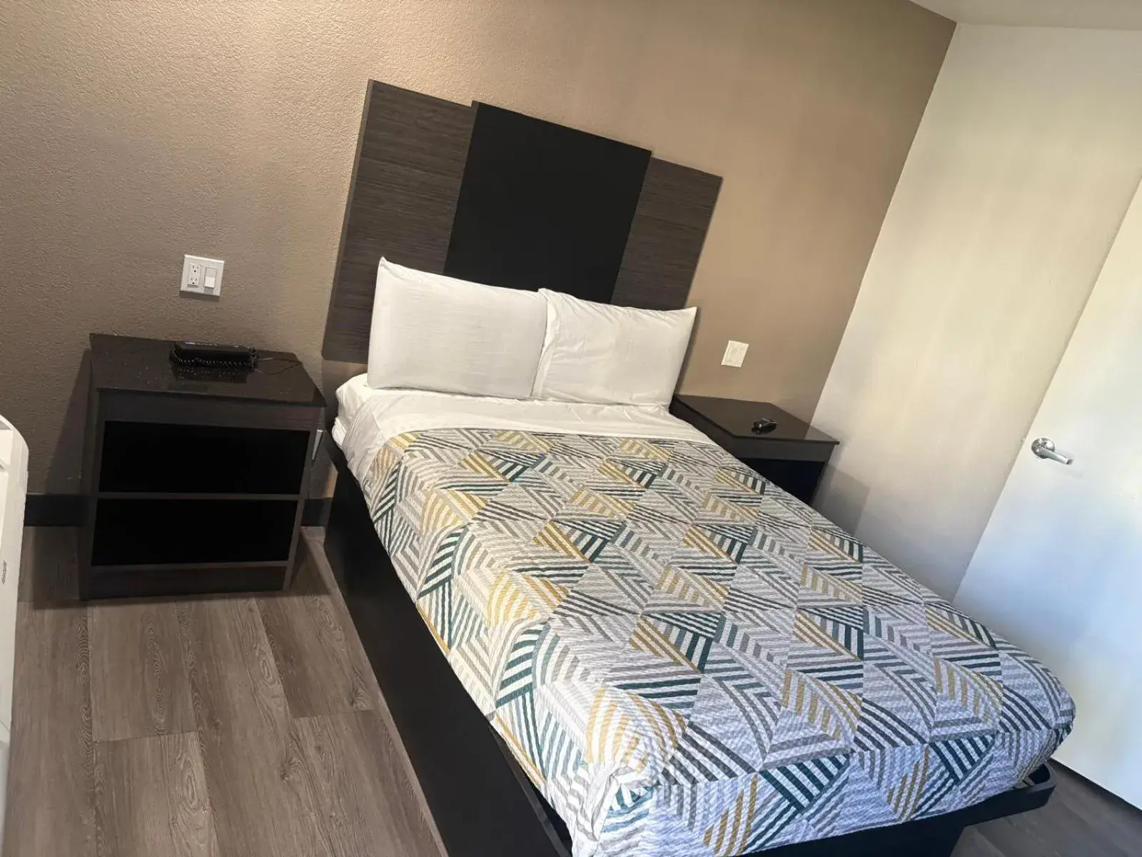 Double Room - single occupancy - Disability Access - Roll In Shower in Motel 6-San Bernardino, CA - North Double Room - single occupancy - Disability Access - Roll In Shower in Motel 6-San Bernardino, CA - North