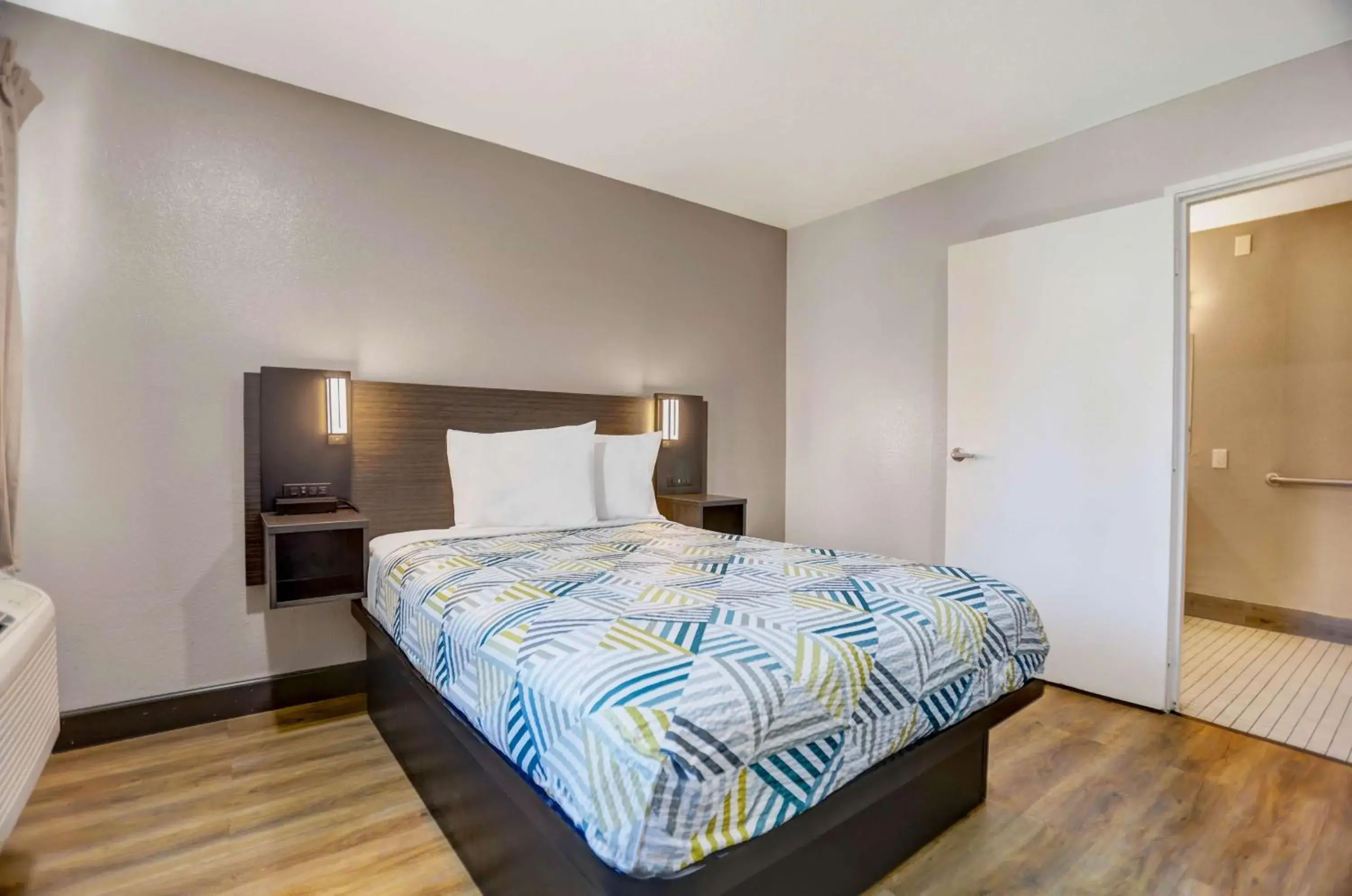 Bedroom, Bed in Motel 6 San Bernardino, CA - North