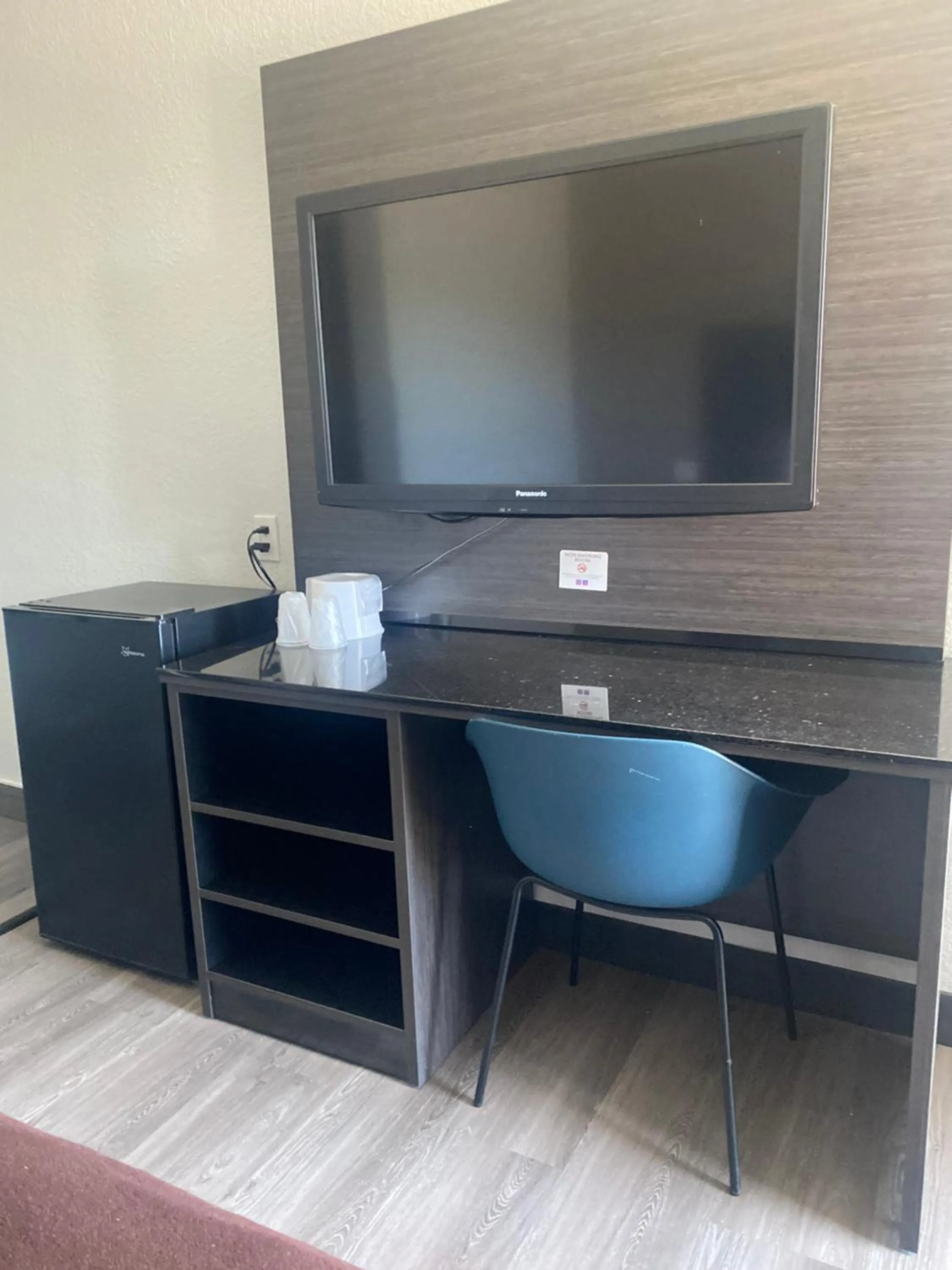 TV and multimedia in Motel 6-San Bernardino, CA - North