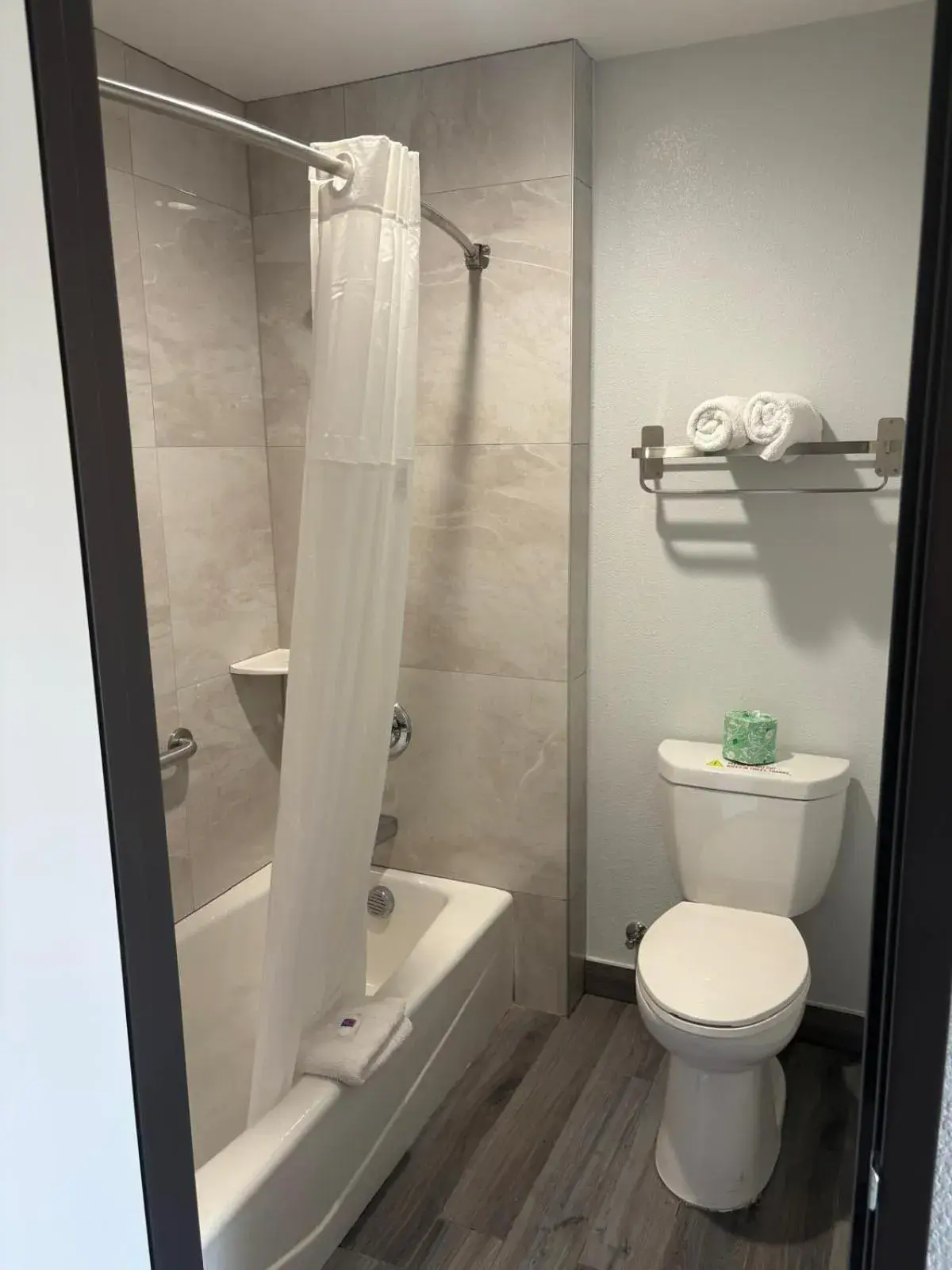 Deluxe Quadruple Room - single occupancy - Smoking in Motel 6-San Bernardino, CA - North Deluxe Quadruple Room - single occupancy - Smoking in Motel 6-San Bernardino, CA - North