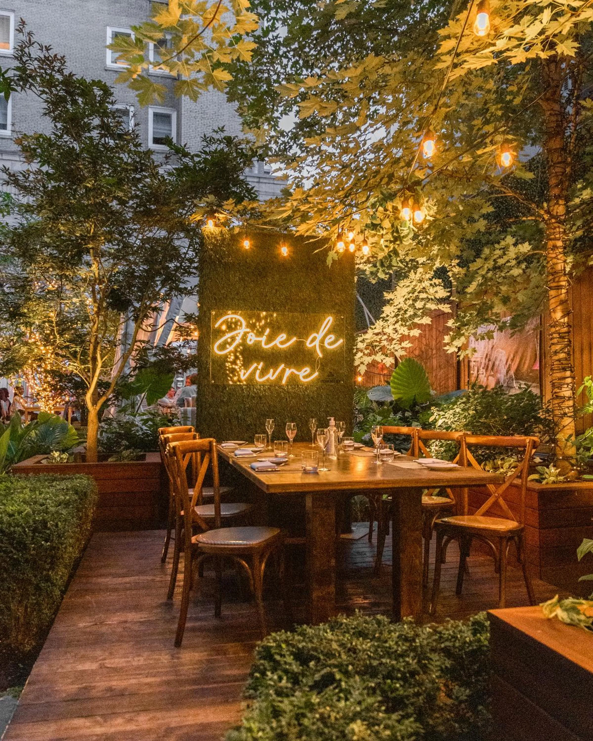 Restaurant/places to eat in The Ritz-Carlton, Montreal