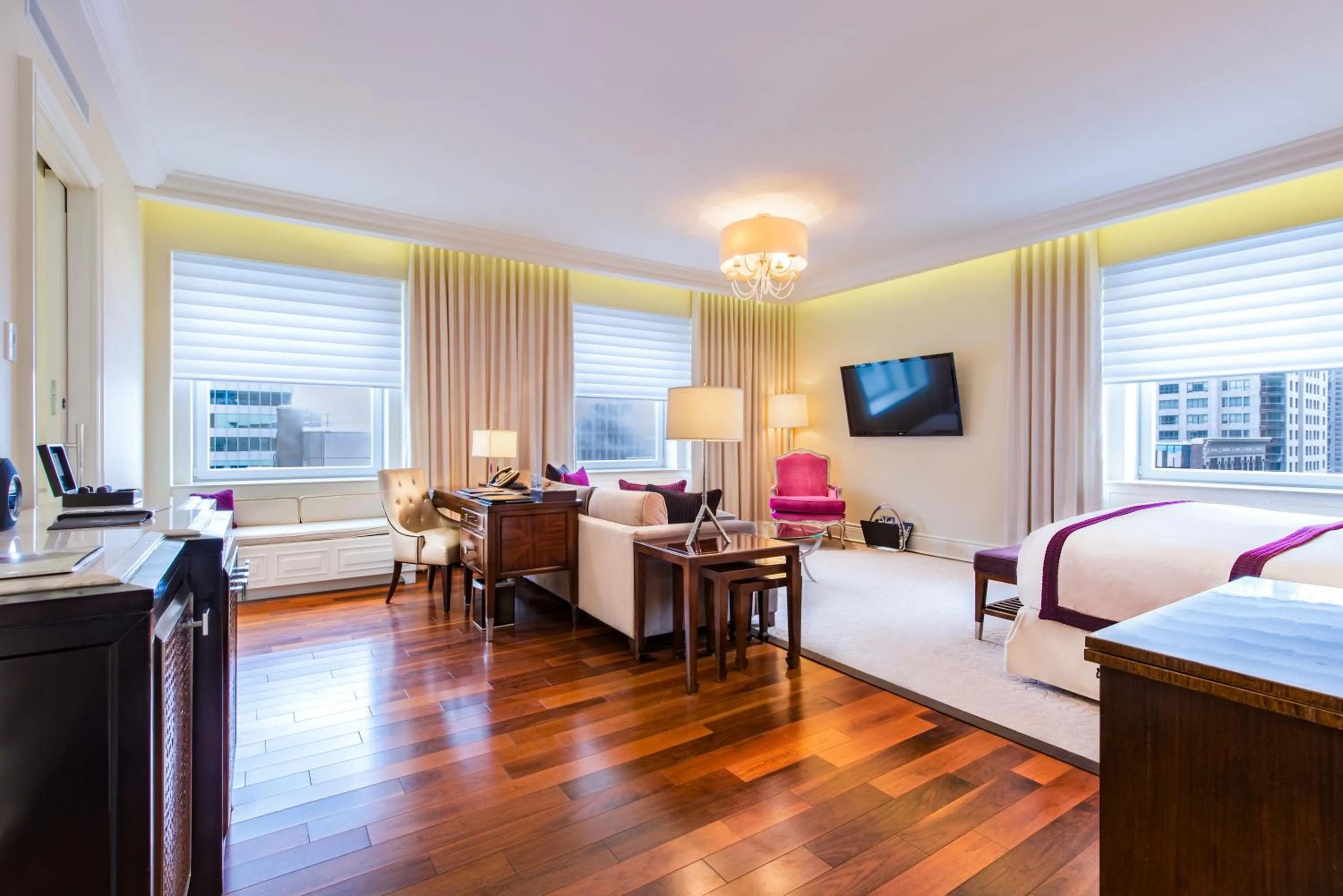 Bedroom, Bed in The Ritz-Carlton, Montreal