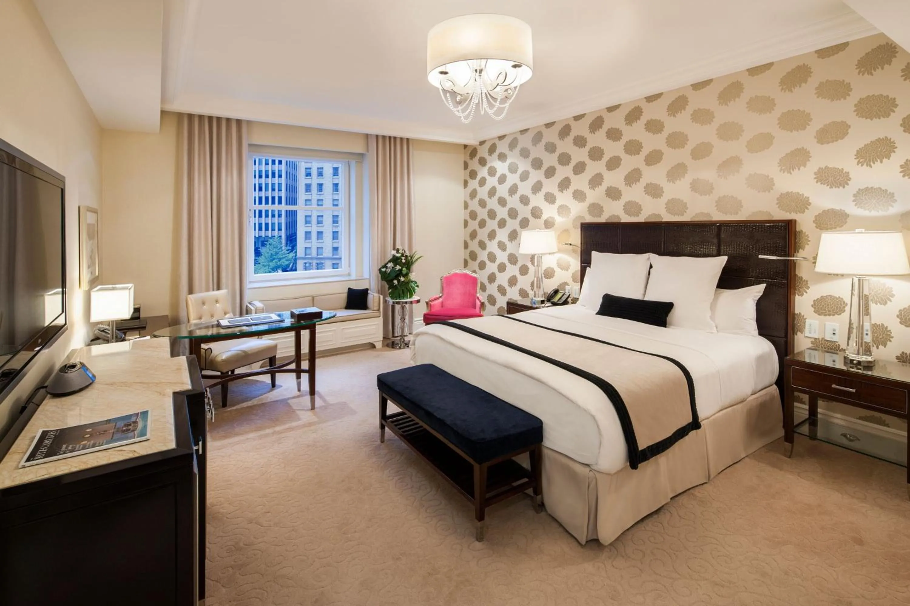 Photo of the whole room, Bed in The Ritz-Carlton, Montreal