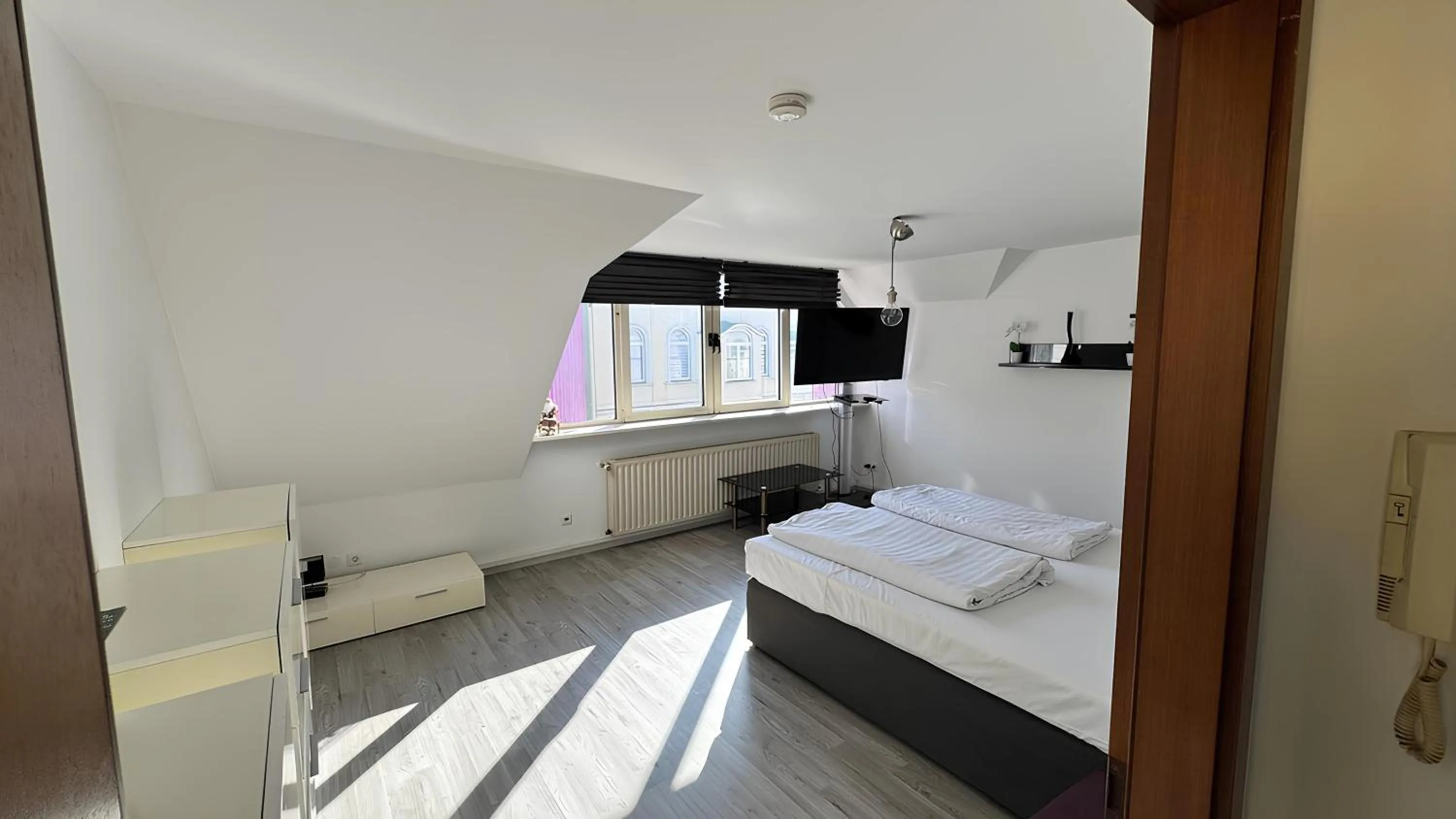 Bedroom, Bed in Hotel Specht by Trotmannia