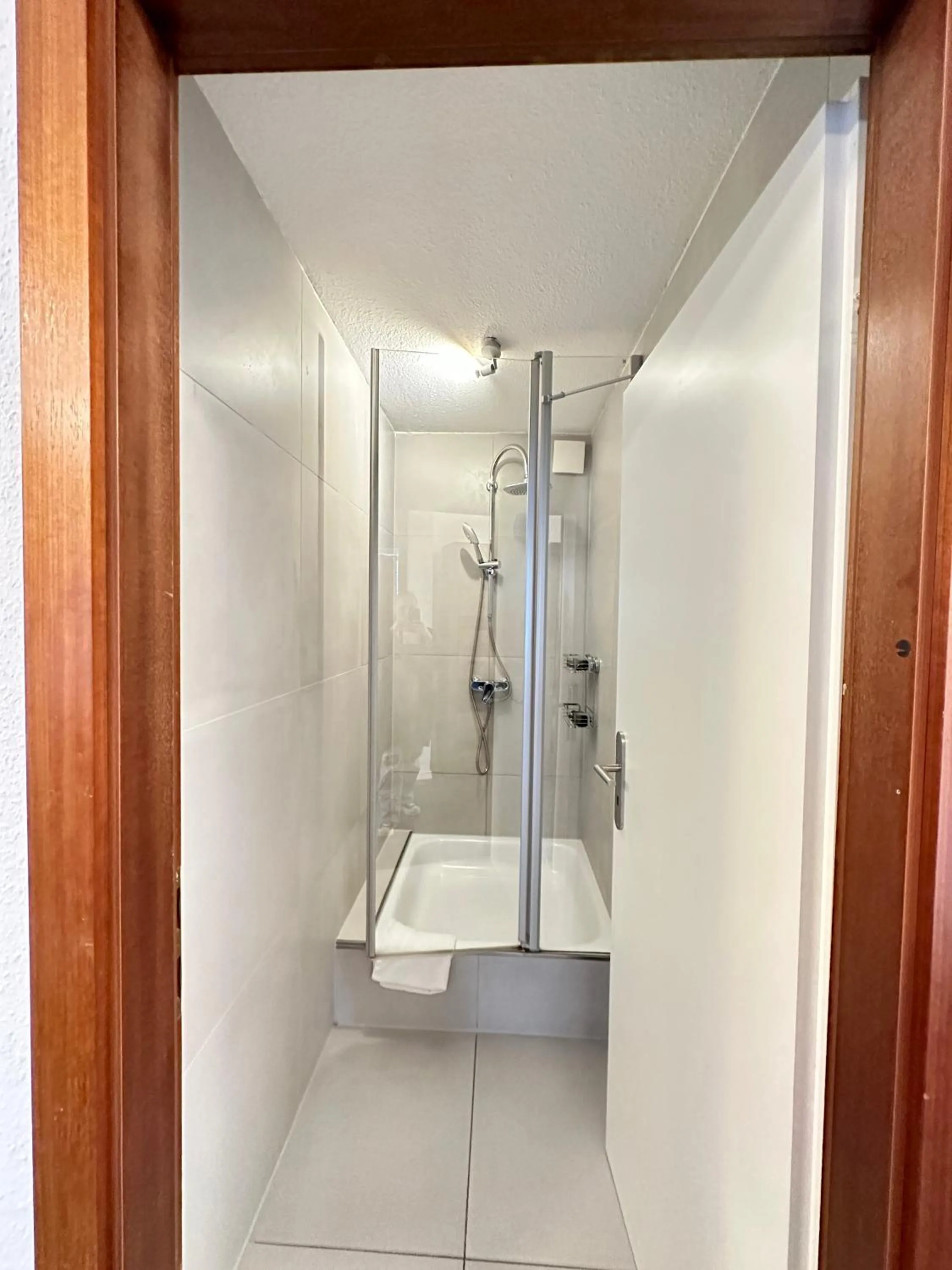 Shower in Hotel Specht by Trotmannia