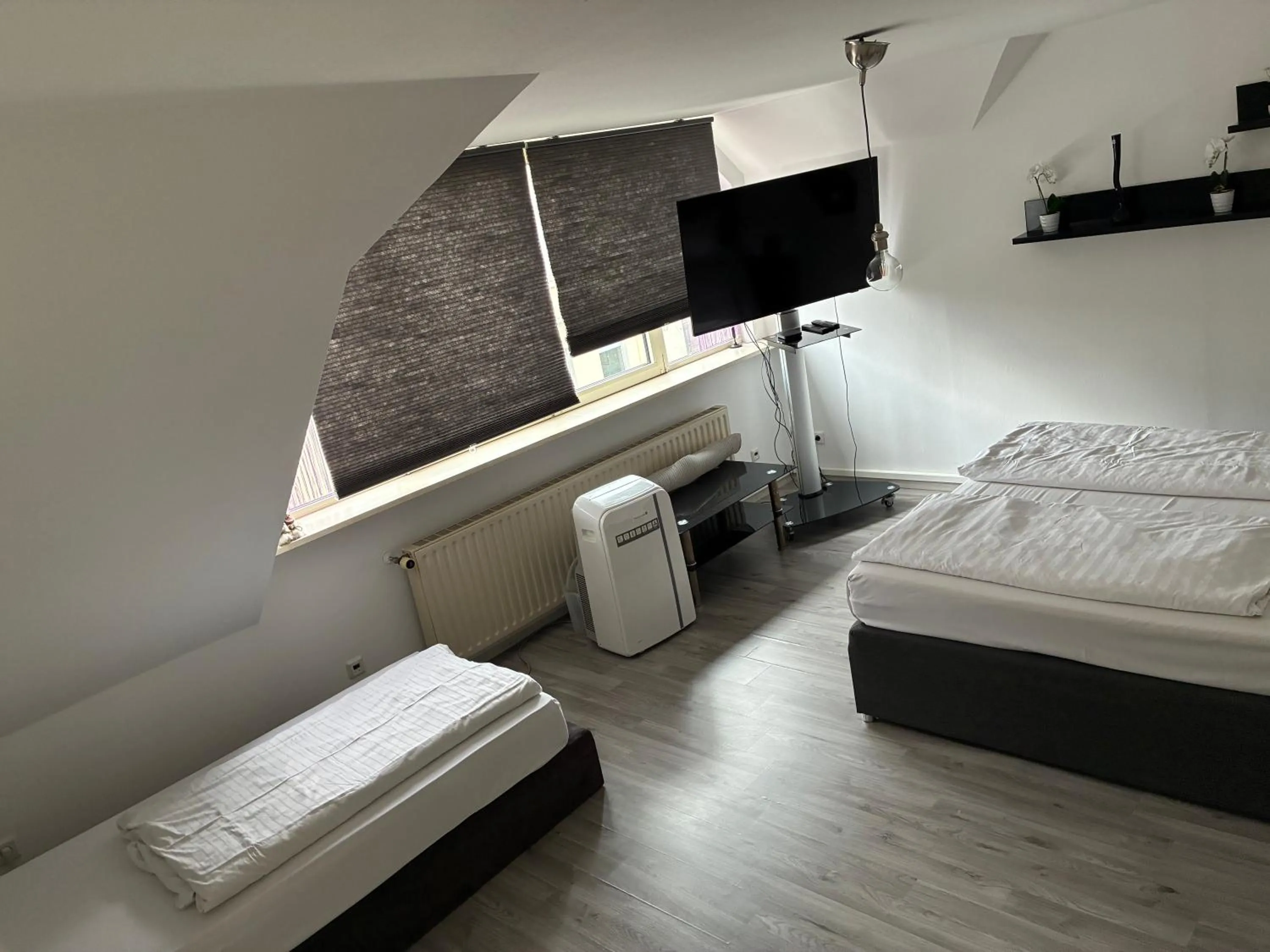 Bedroom, Bed in Hotel Specht by Trotmannia