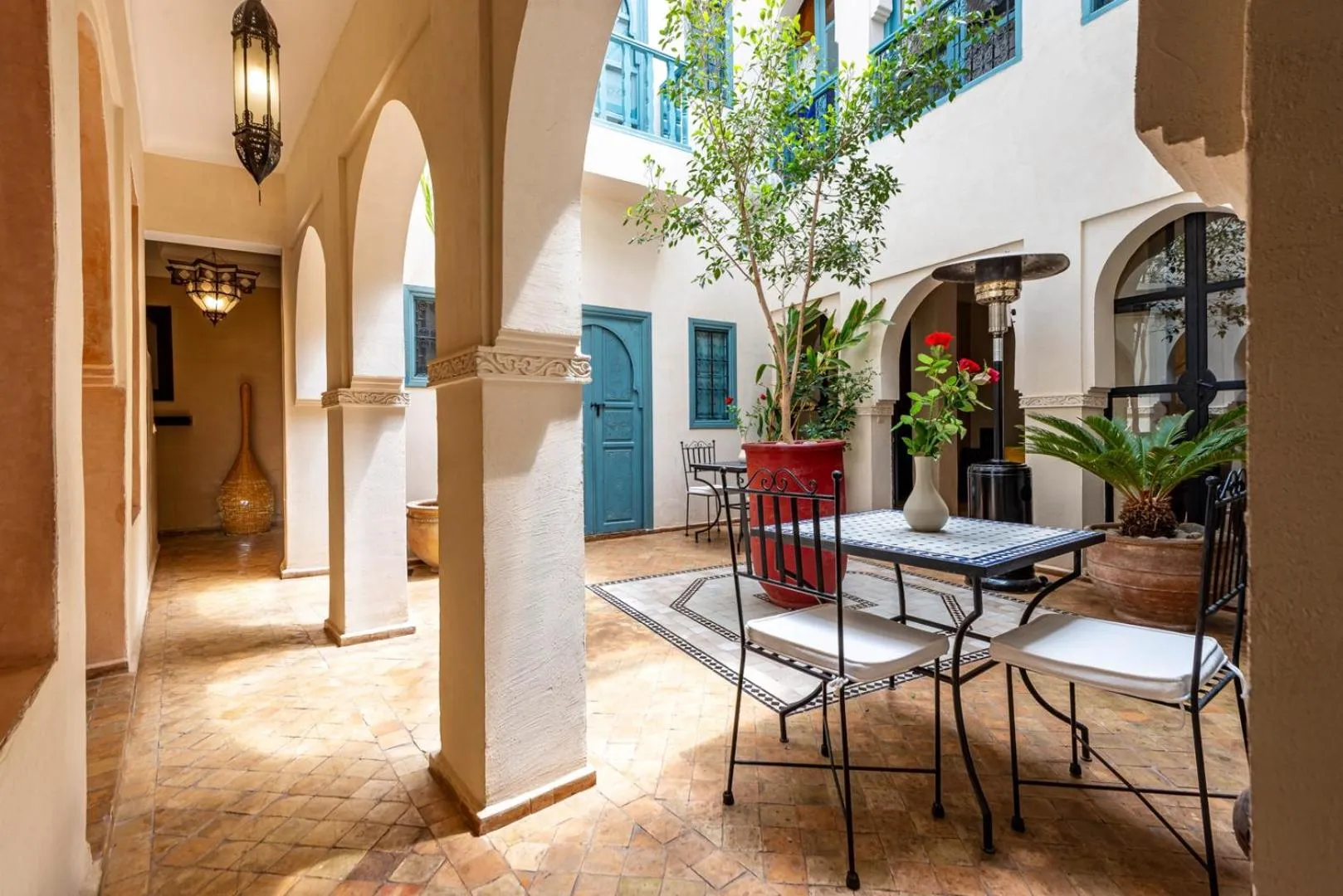Patio in Riad L'orange Bleue