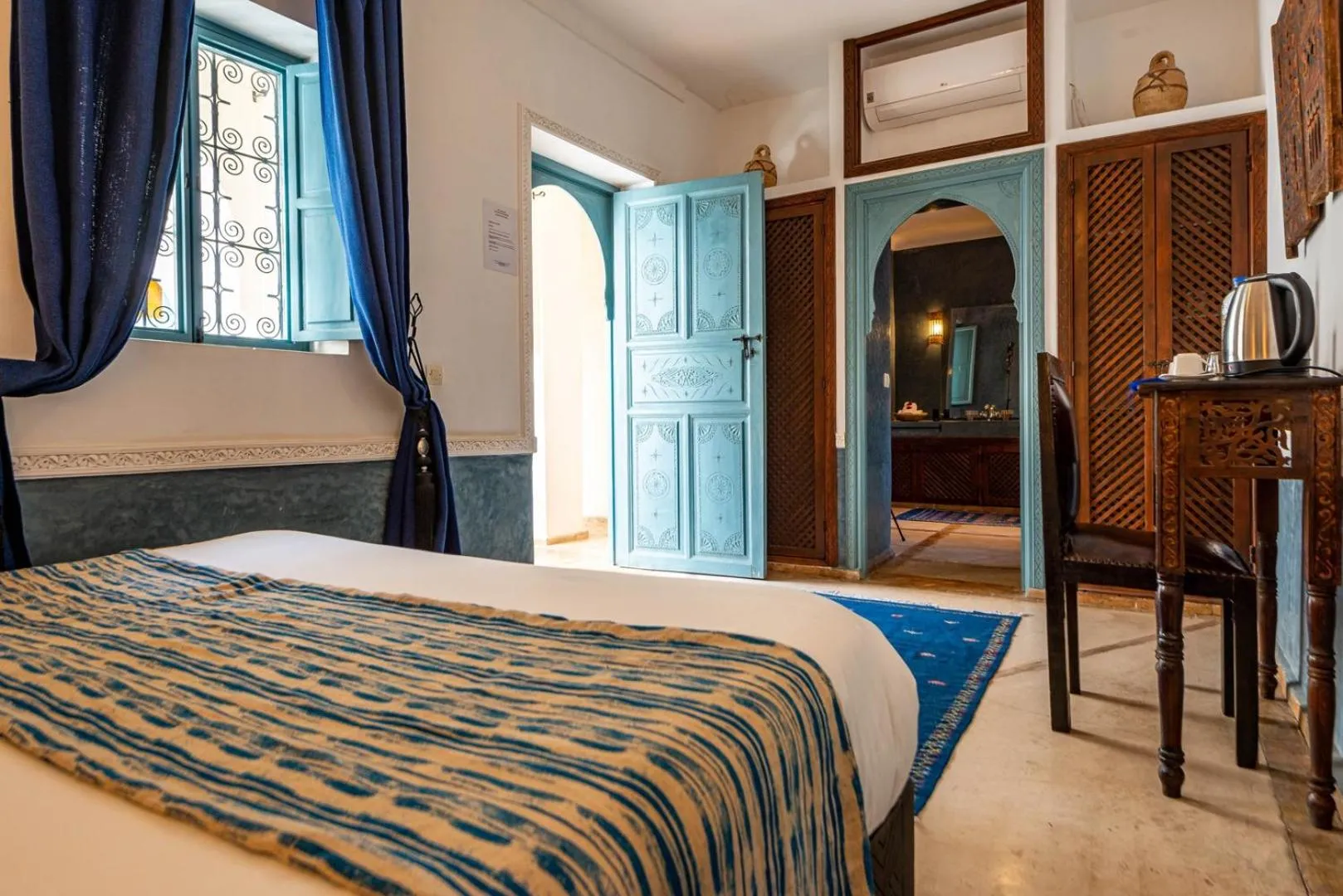Bed in Riad L'orange Bleue