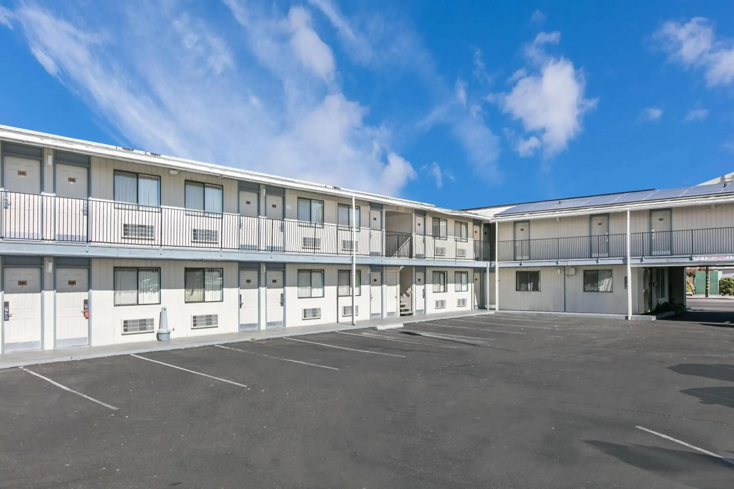 Property building in Super 8 by Wyndham Bishop Property building in Super 8 by Wyndham Bishop