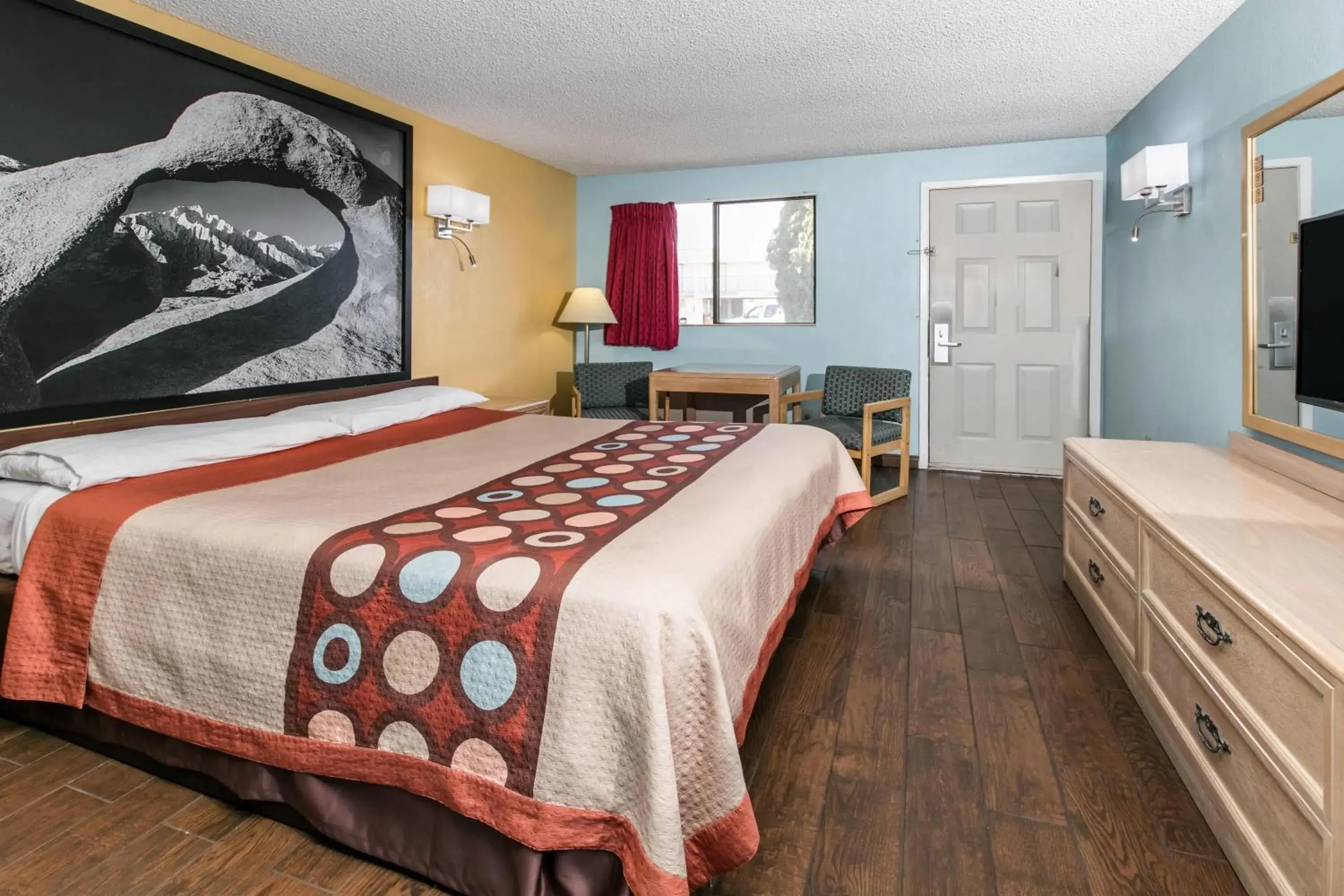 Photo of the whole room, Bed in Super 8 by Wyndham Bishop Photo of the whole room, Bed in Super 8 by Wyndham Bishop