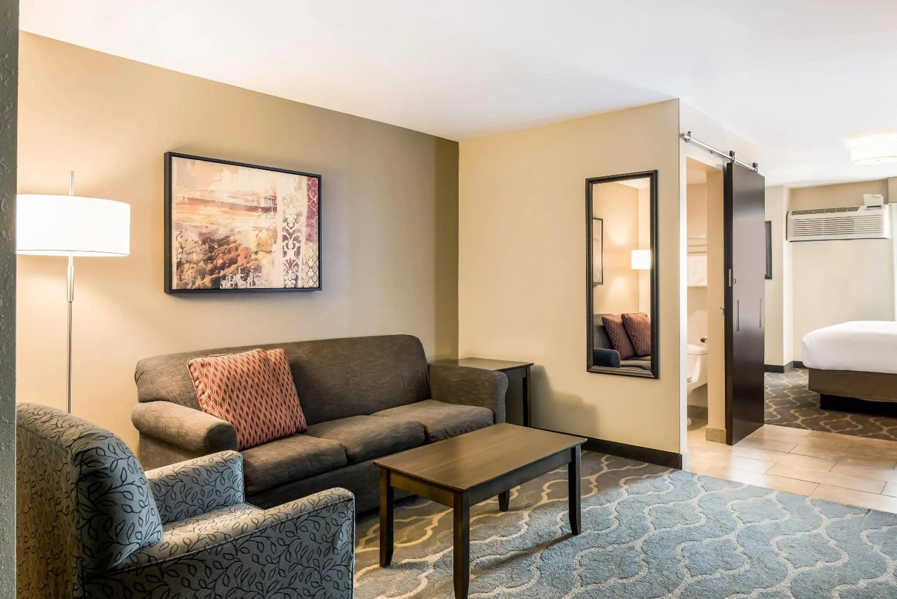 Bedroom in Country Inn & Suites by Radisson, Grandville-Grand Rapids West, MI