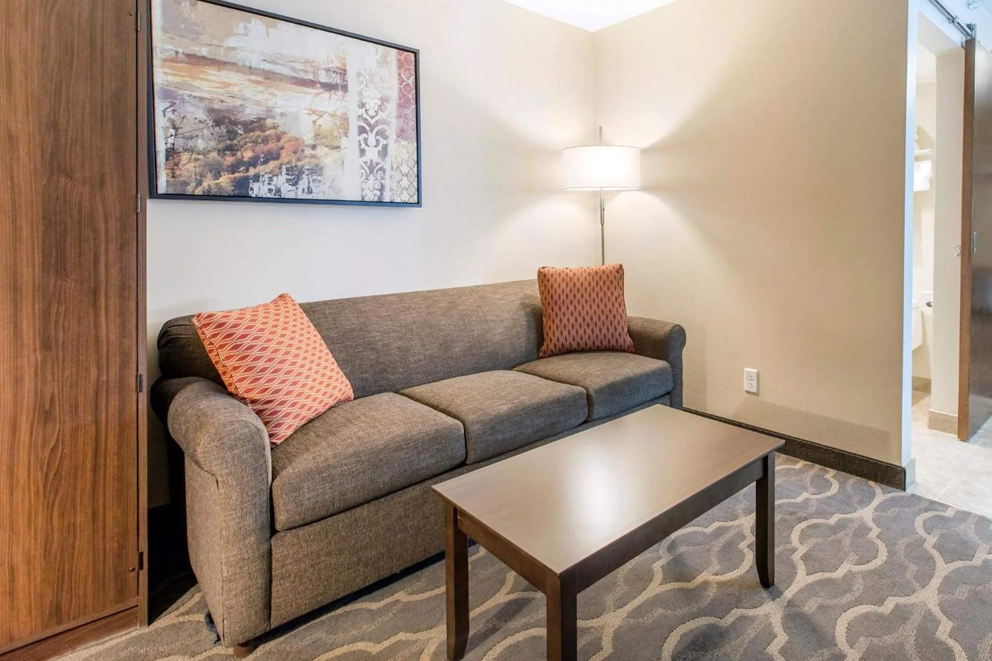 Seating area in Country Inn & Suites by Radisson, Grandville-Grand Rapids West, MI