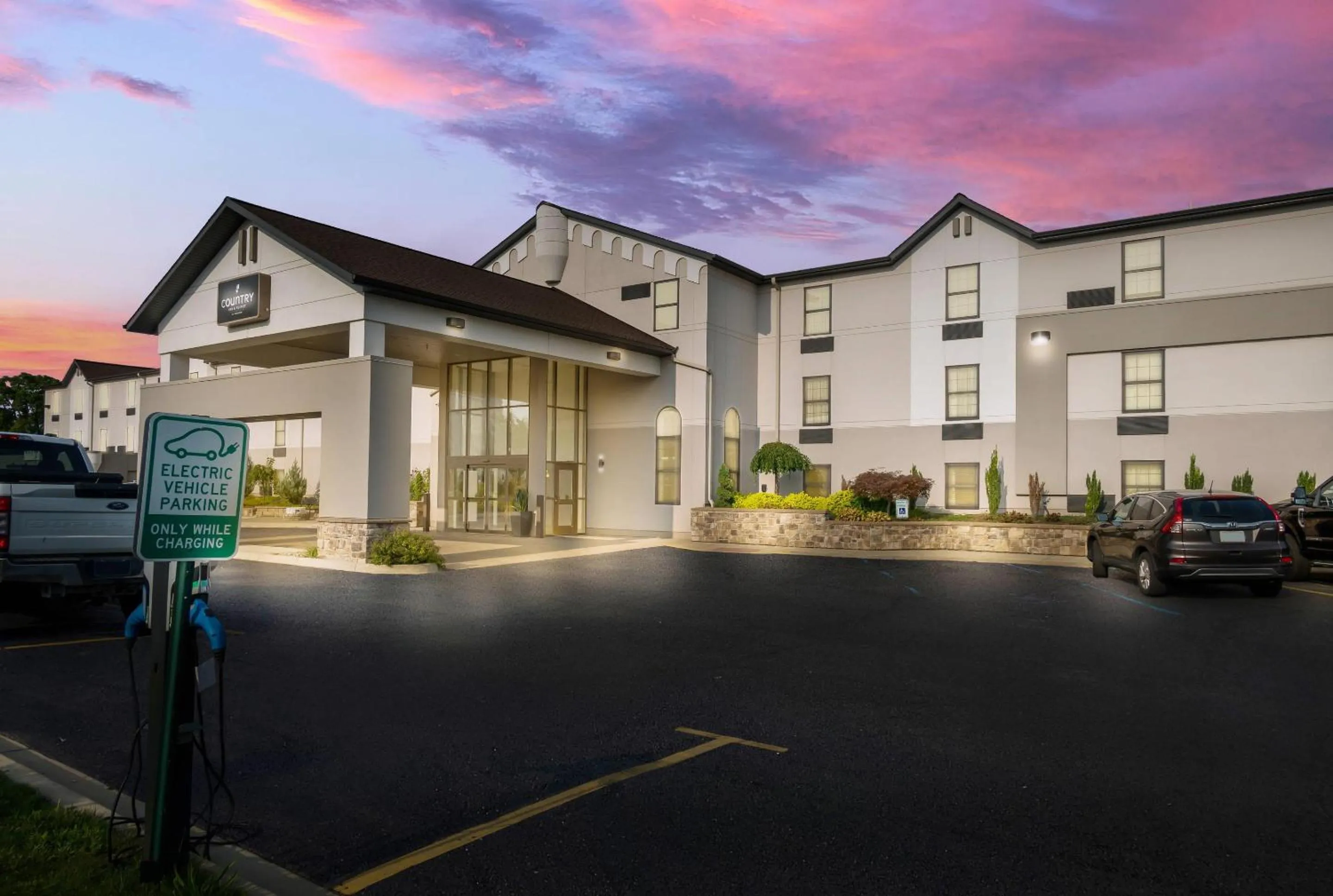 Property building in Country Inn & Suites by Radisson, Grandville-Grand Rapids West, MI