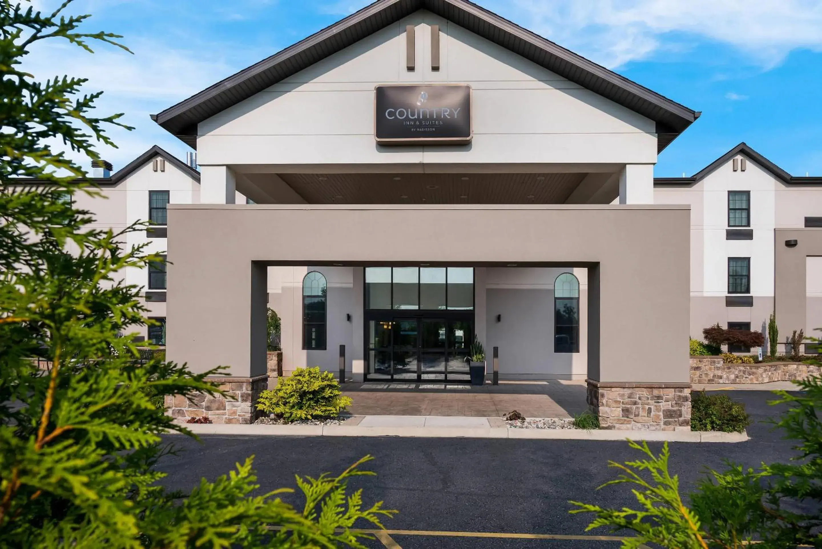 Property building in Country Inn & Suites by Radisson, Grandville-Grand Rapids West, MI Property building in Country Inn & Suites by Radisson, Grandville-Grand Rapids West, MI
