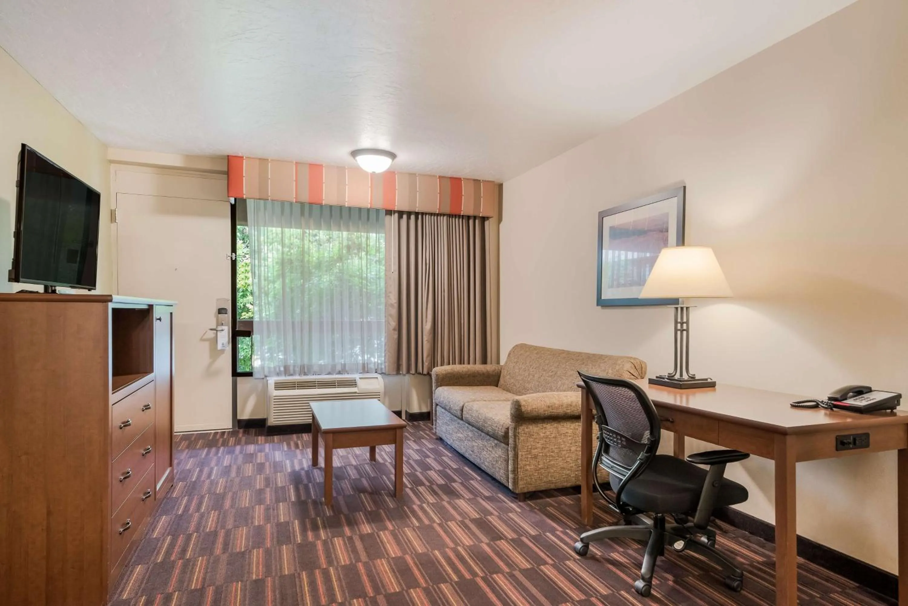 Bedroom in Best Western Town and Country Inn