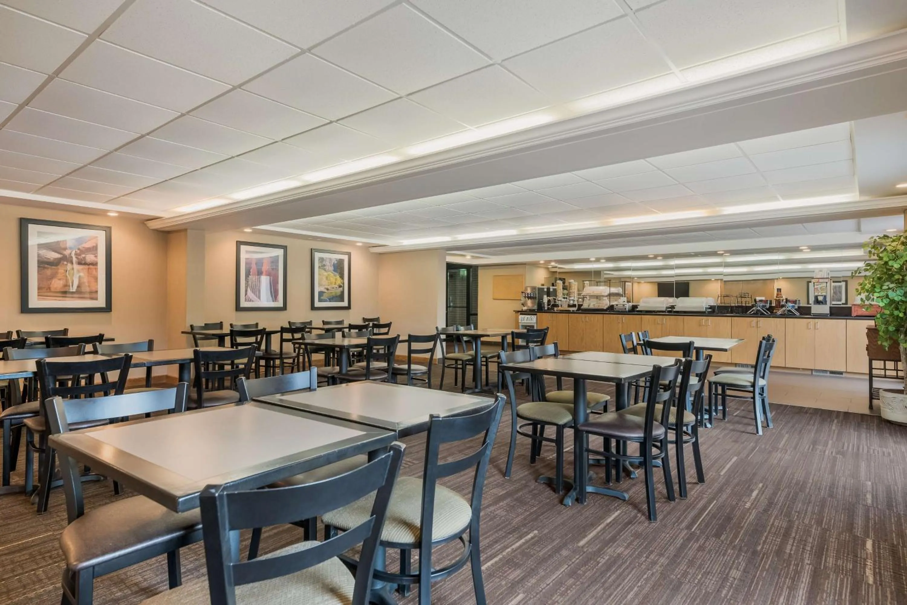 Breakfast in Best Western Town and Country Inn