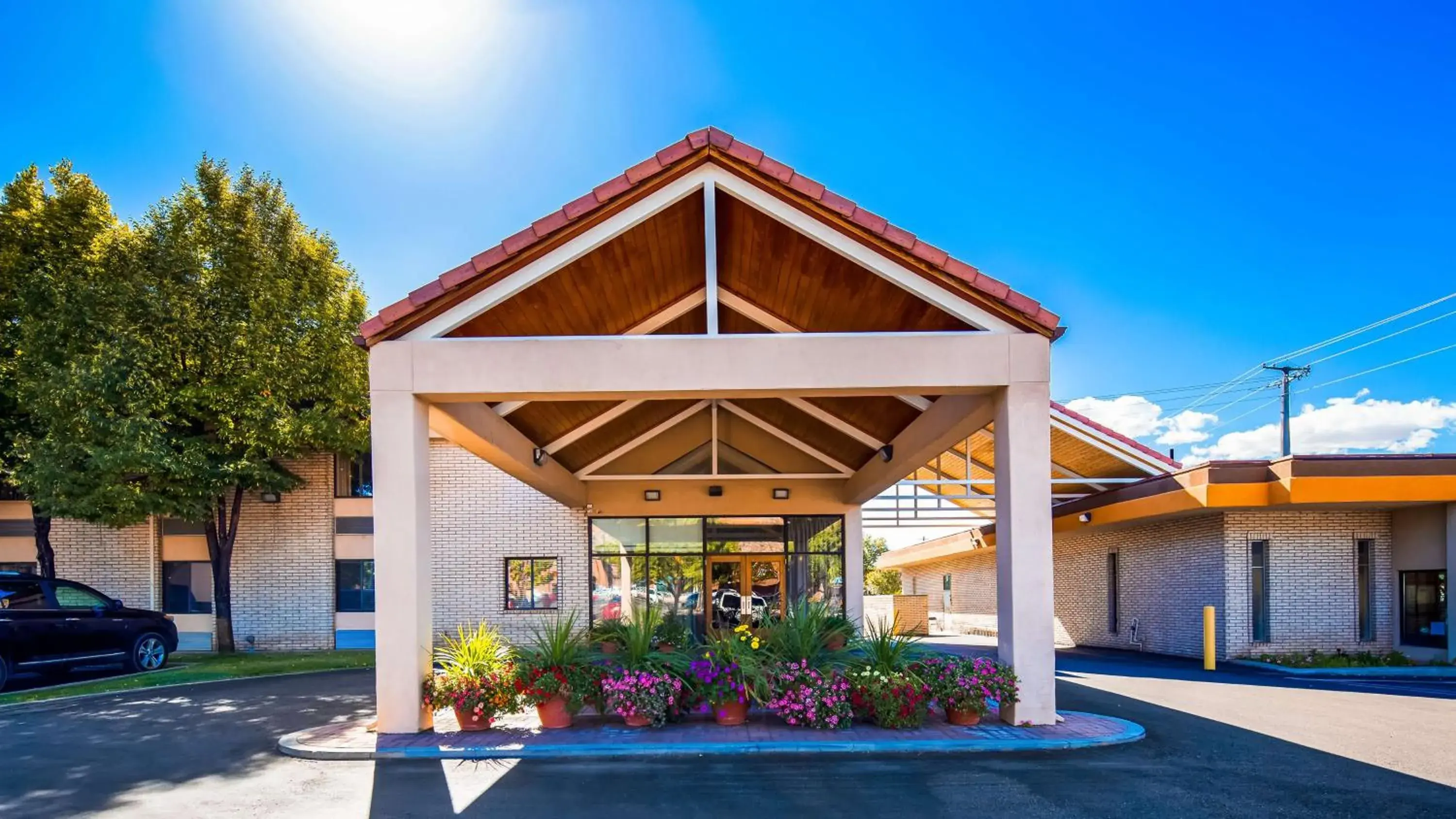 Property building in Best Western Town and Country Inn Property building in Best Western Town and Country Inn