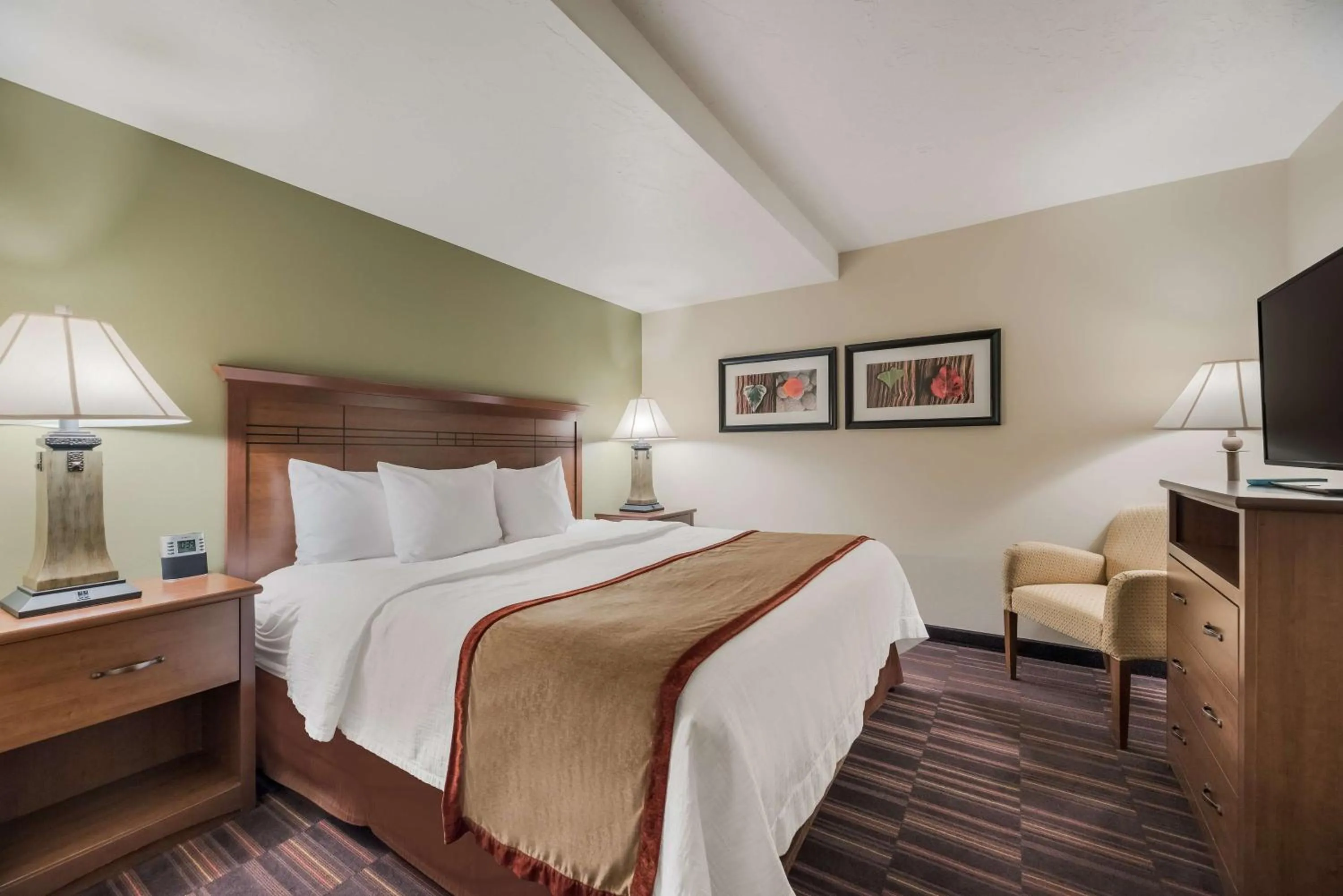 Bedroom in Best Western Town and Country Inn