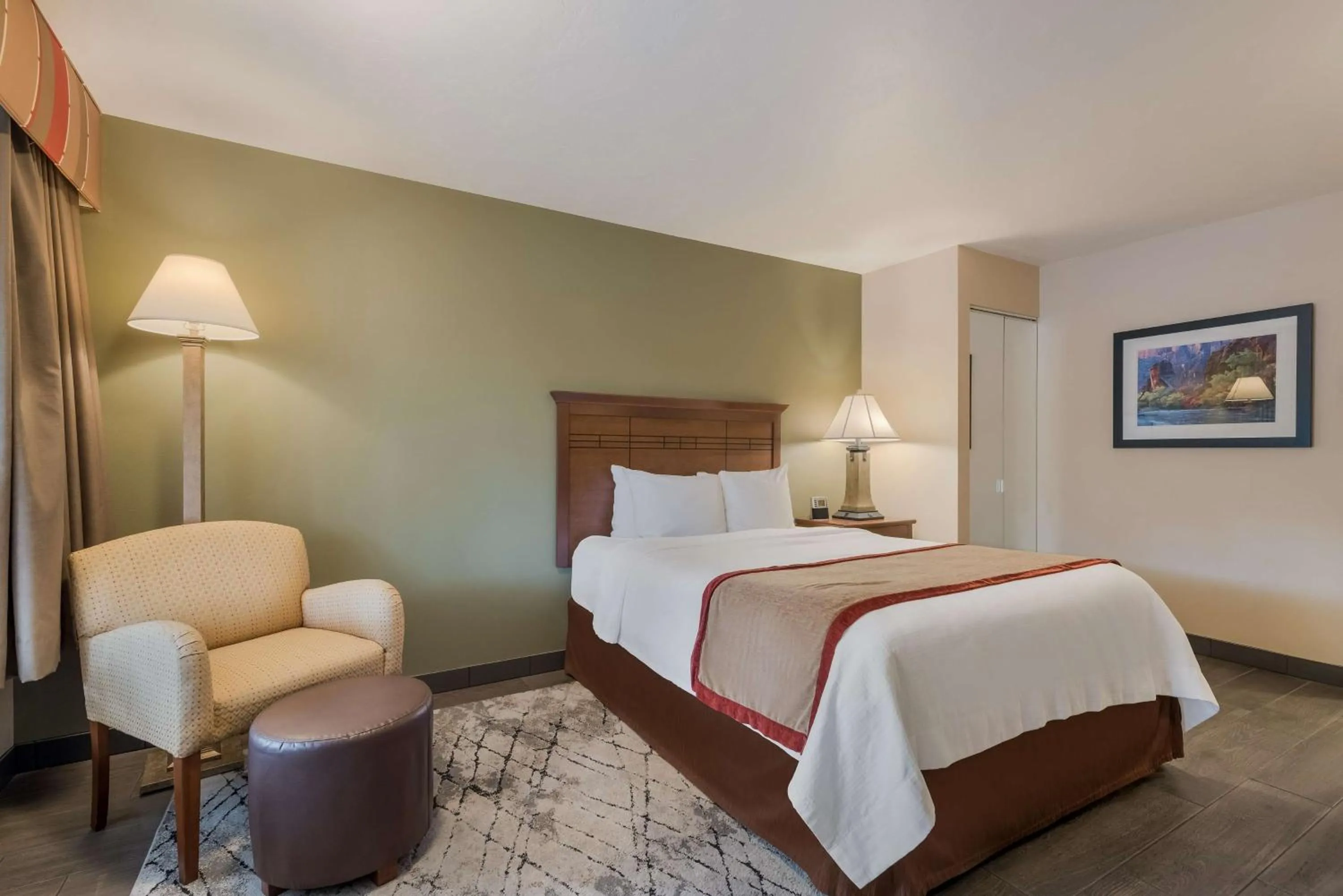 Bedroom in Best Western Town and Country Inn