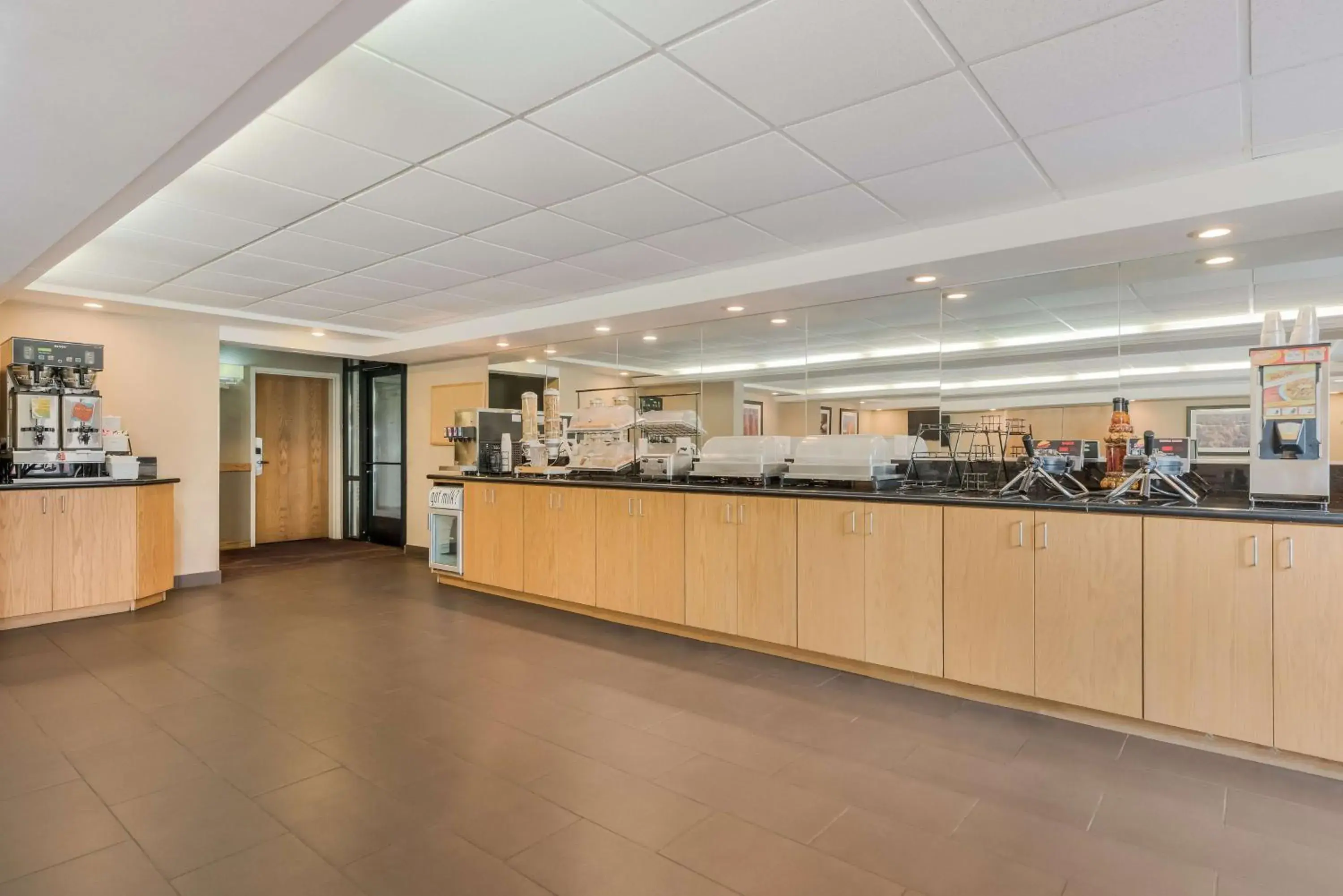 Breakfast in Best Western Town and Country Inn Breakfast in Best Western Town and Country Inn