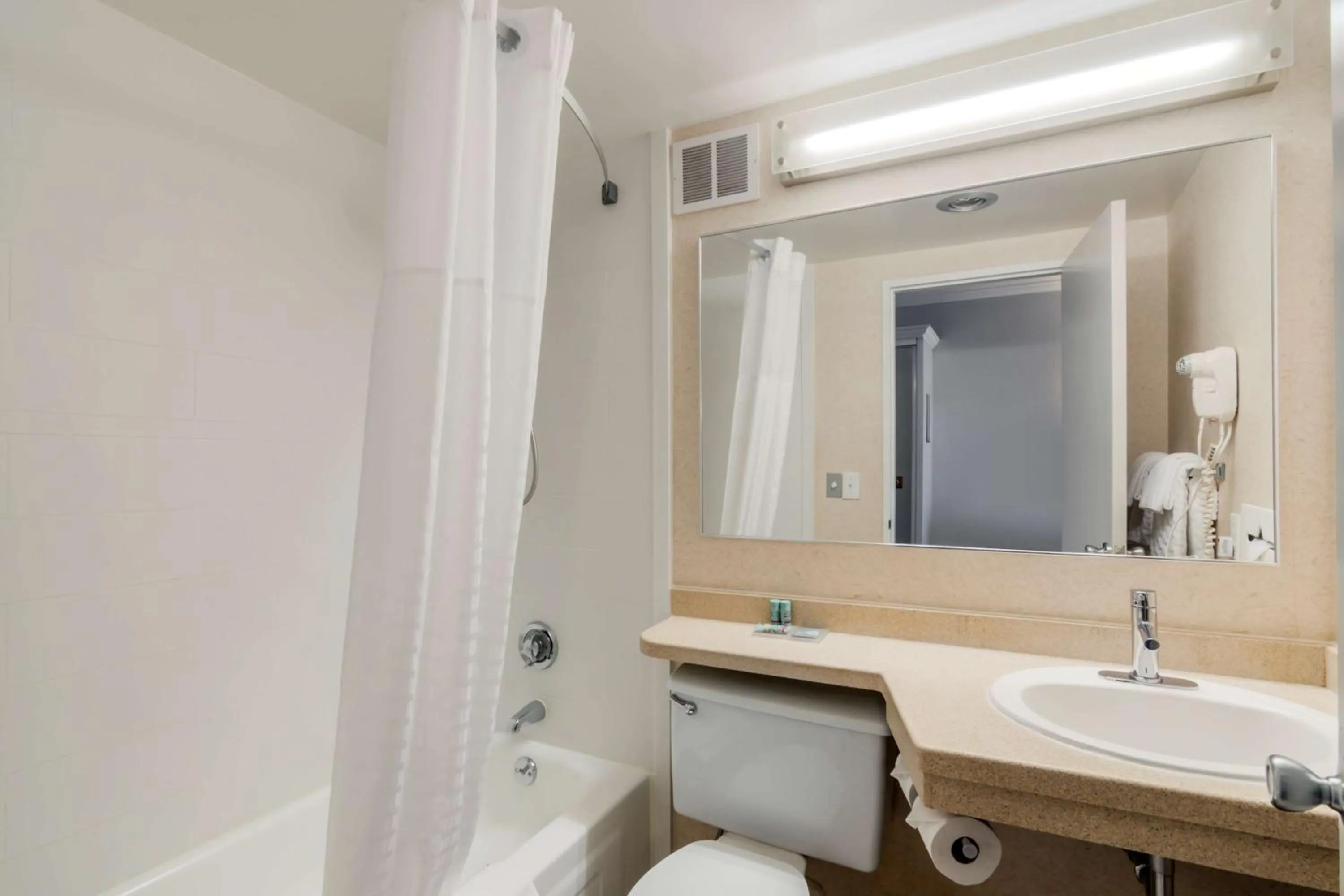 Bathroom in Best Western St Louis Kirkwood Route 66